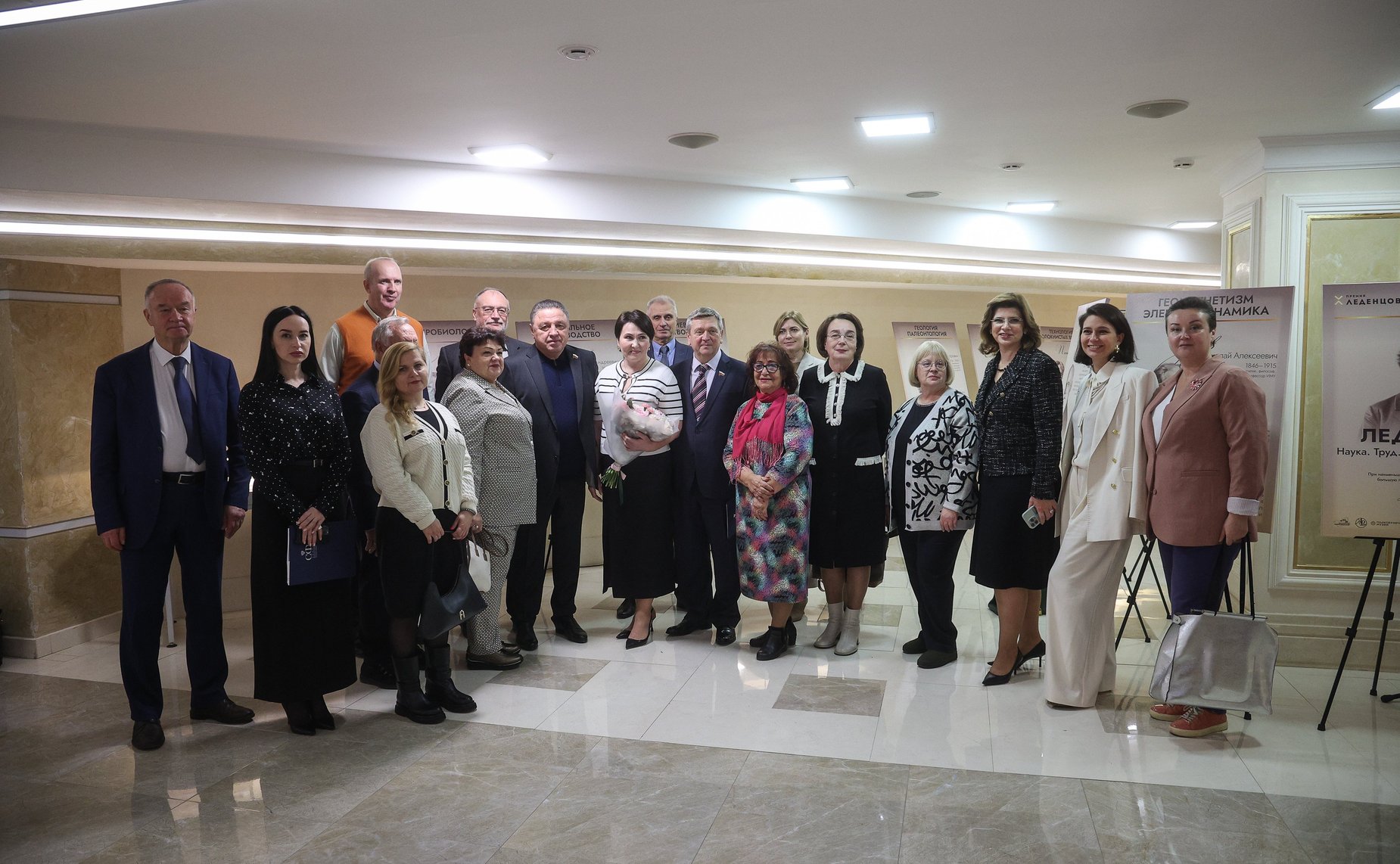 В Совете Федерации проходит выставка «Леденцовское общество друзей человечества»