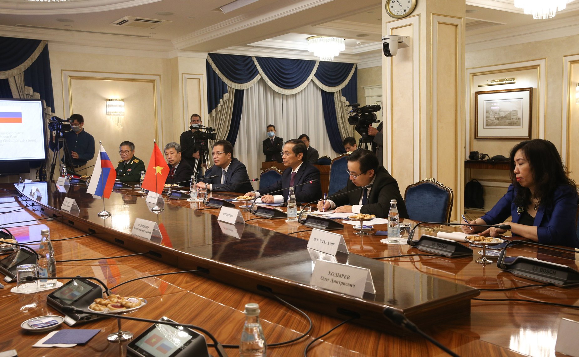 Встреча заместителя Председателя Совета Федерации Константина Косачева с Министром иностранных дел Социалистической Республики Вьетнам Буй Тхань Шоном