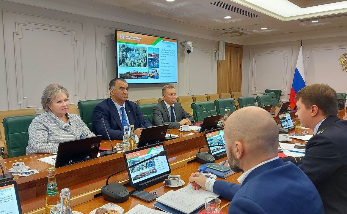 Мохмад Ахмадов и Елена Писарева провели совещание с руководителями российских вузов, которые примут участие в Международной выставке высшего образования «EduTraC Oman 2023»