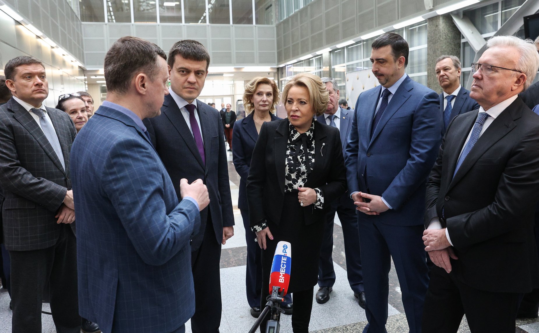 Валентина Матвиенко вместе с губернатором региона Михаилом Котюковым посетила подразделения Сибирского федерального университета