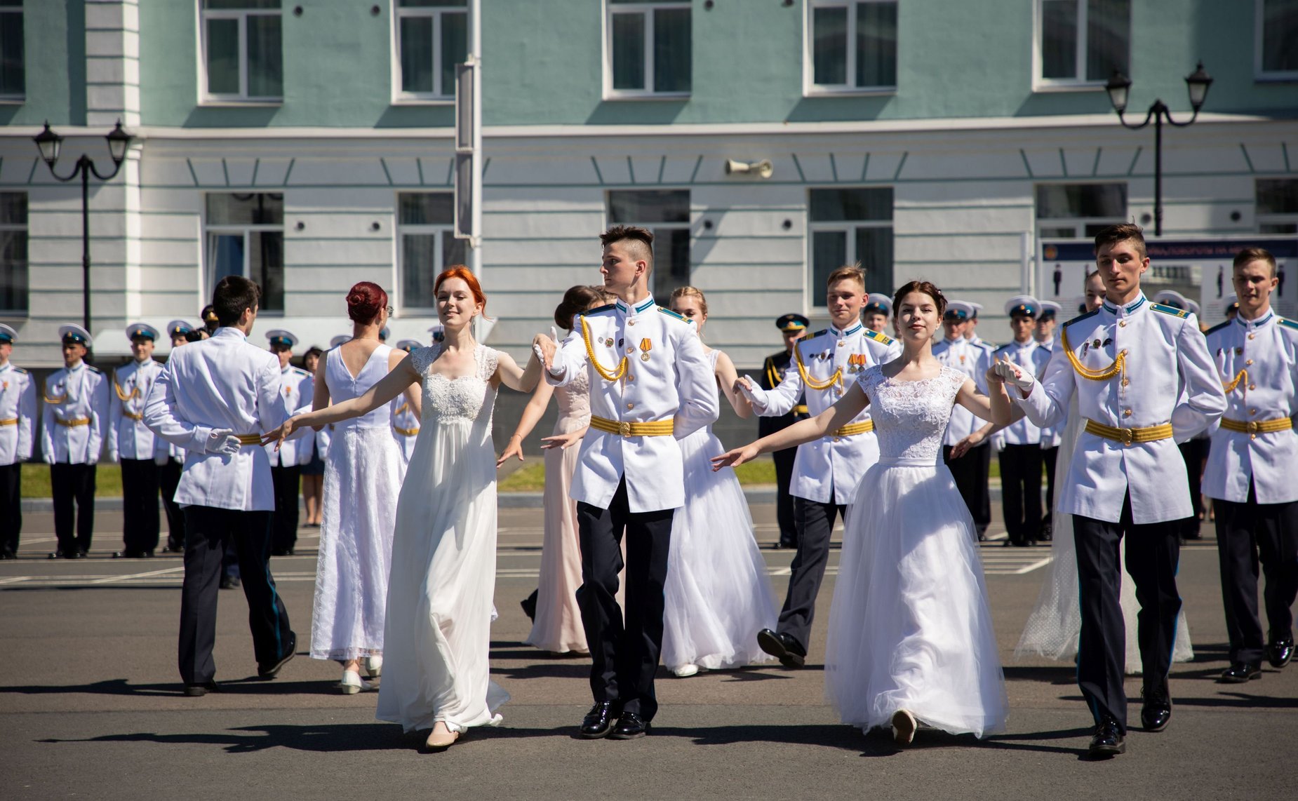 Александр Ракитин во время рабочей поездки в регион принял участие в торжественных мероприятиях, посвященных первому выпуску кадет в Петрозаводском Президентском кадетском училище