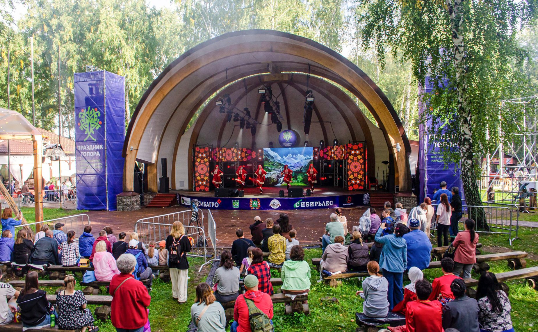 Председатель Комитета СФ по науке, образованию и культуре Лилия Гумерова приняла участие в мероприятиях XVI Международного фестиваля народных ремесел «Праздник топора» в Томске