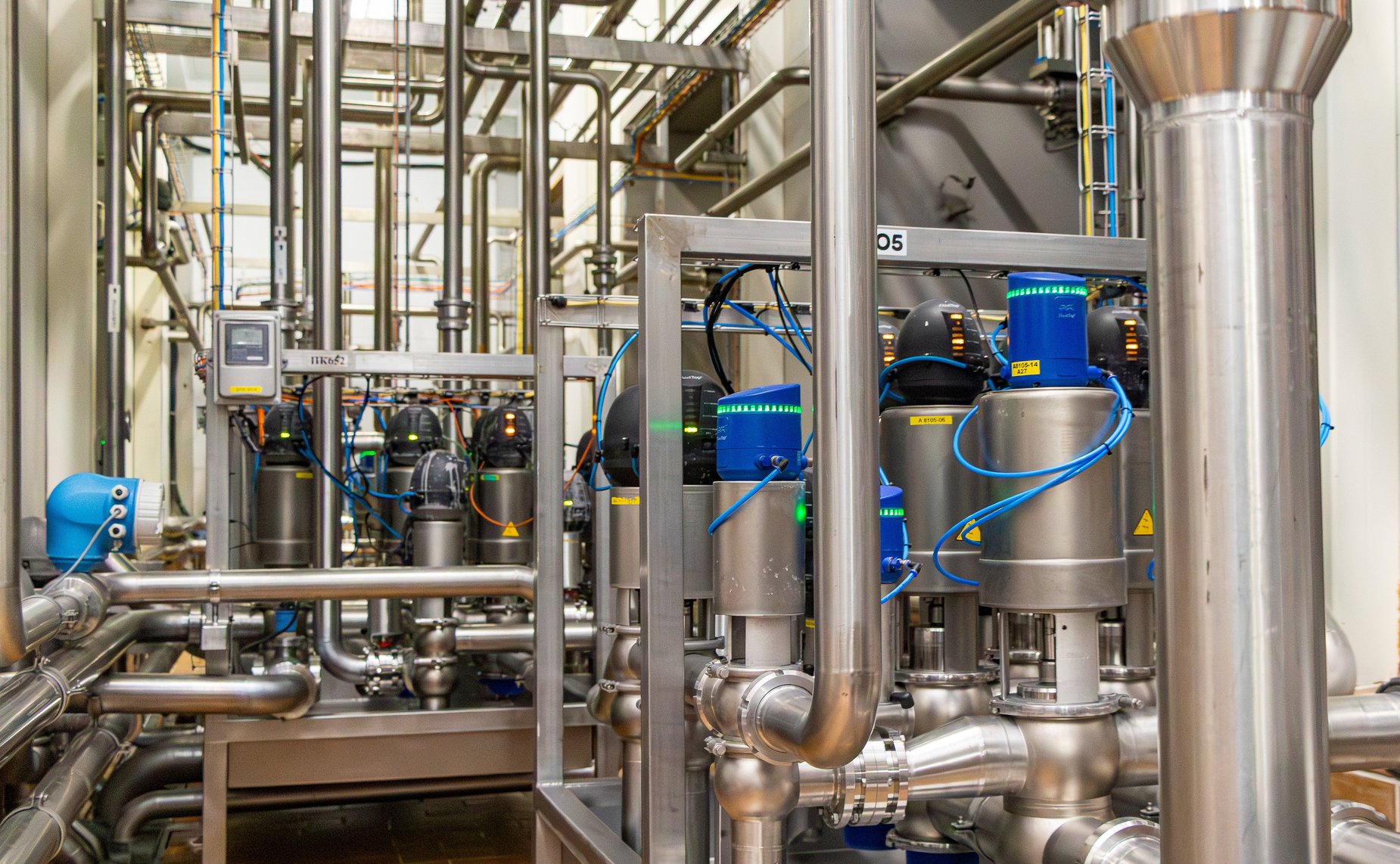 Инна Святенко и Юлия Лазуткина посетили производство сухих ингредиентов детского питания — филиал молочного комбината «Воронежский»