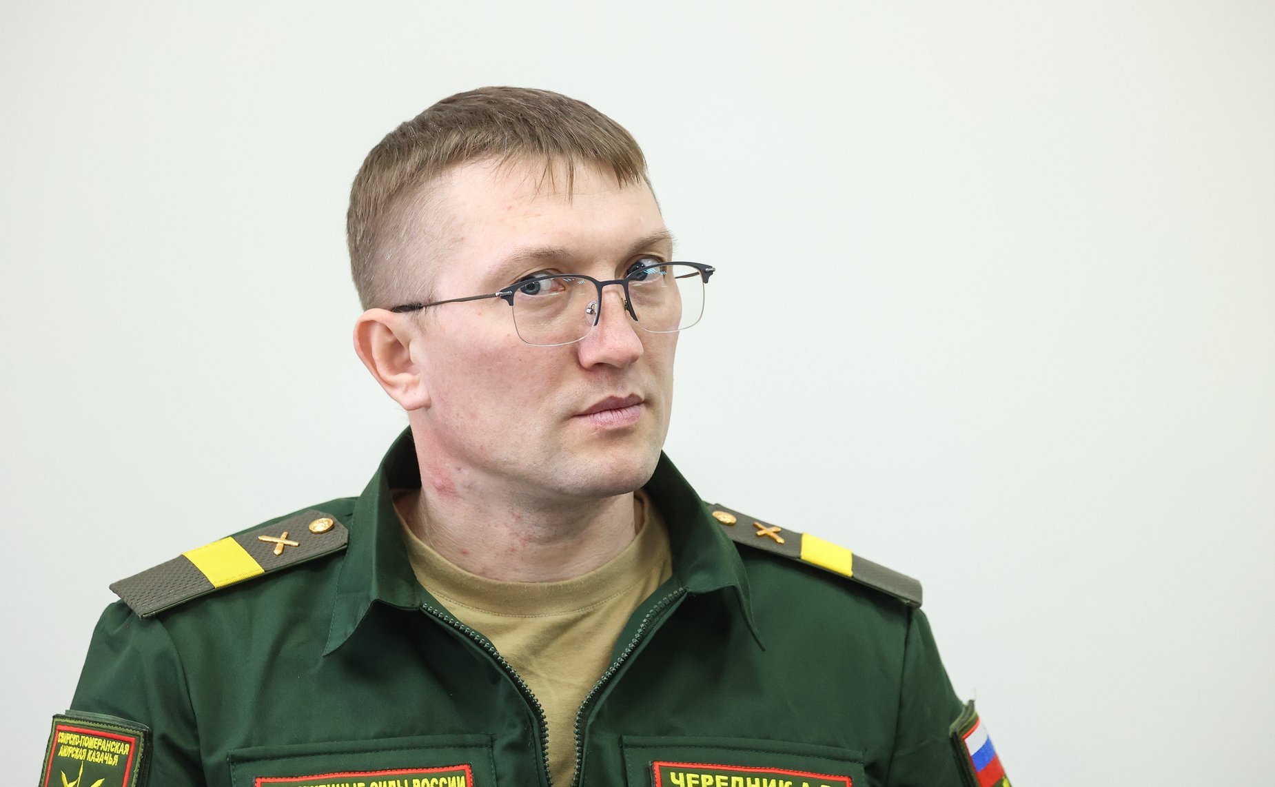 В Биробиджане Андрей Турчак вместе с руководителем управления по работе с регионами фонда «Защитники Отечества», матерью Героя России Марией Костюк встретились с участниками спецоперации