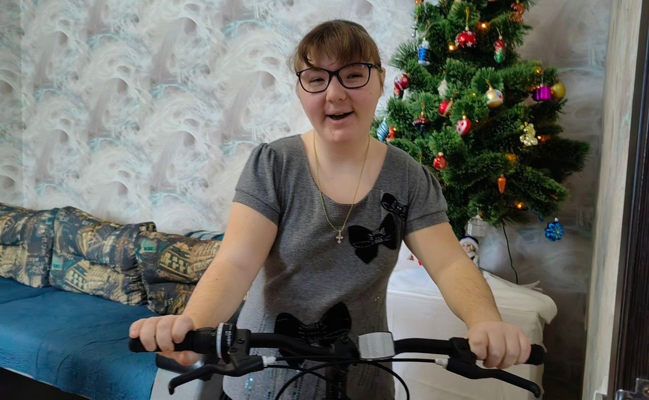 Артем Малащенков в рамках Всероссийской благотворительной акции «Ёлка желаний» исполнил новогоднюю мечту Елизаветы из Смоленска