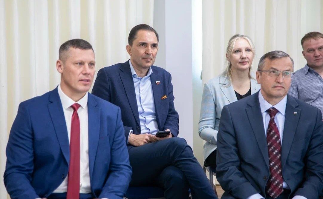 Андрей Хапочкин и губернатор Валерий Лимаренко встретились с активом регионального отделения общественной организации «Деловая Россия»