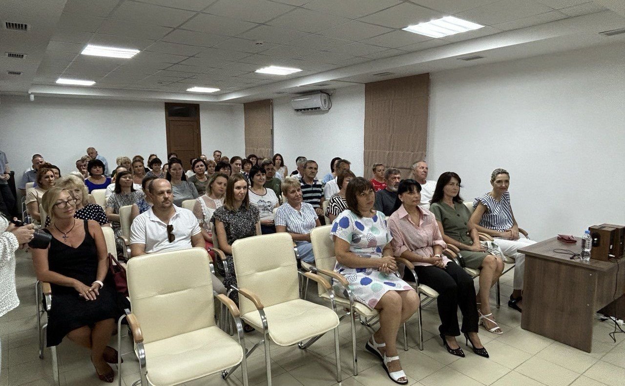 Екатерина Алтабаева вручила Благодарственные письма сенатора сотрудникам регионального отделения Социального Фонда России в Севастополе