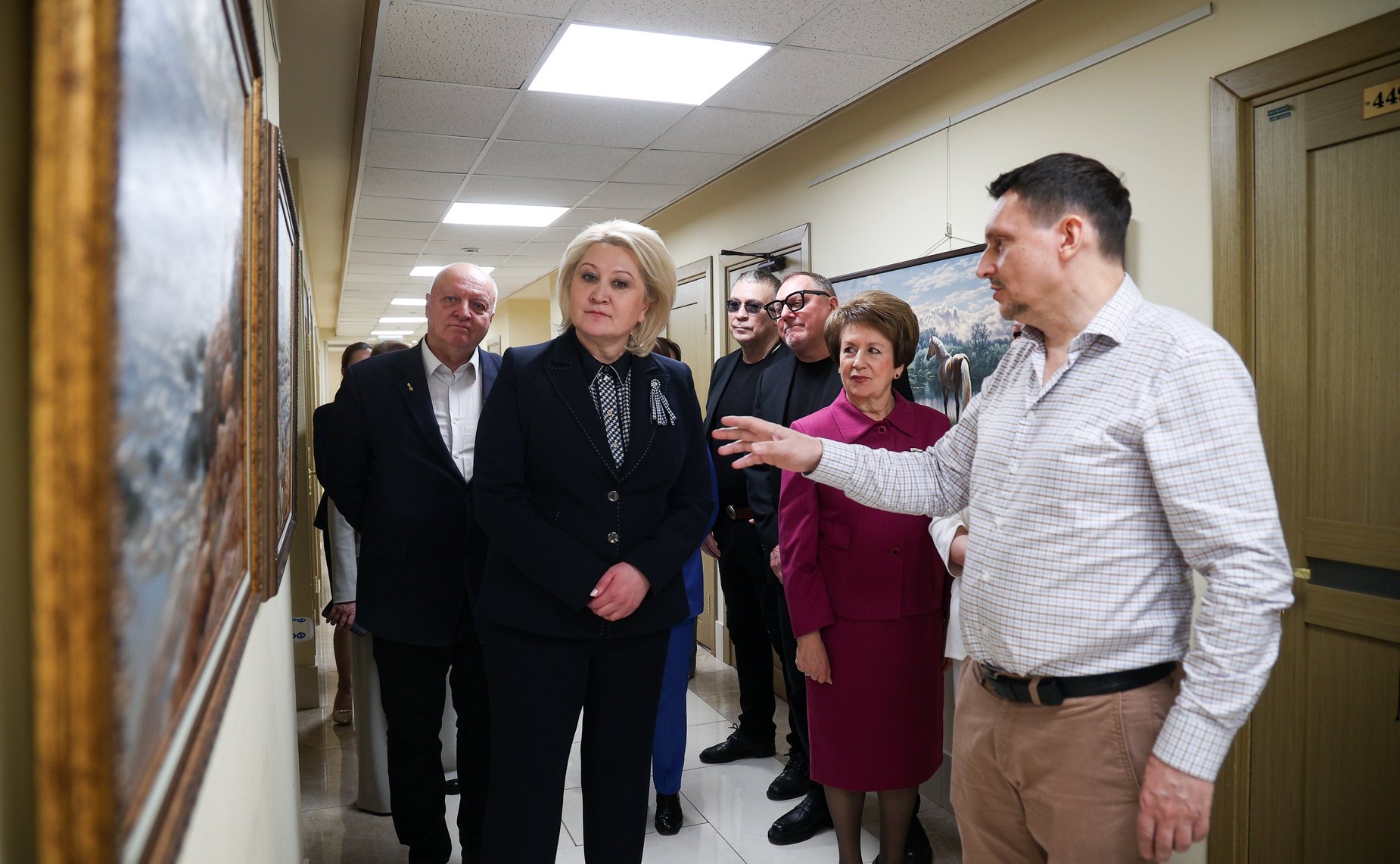 Открытие в Совете Федерации художественной выставки «Выставка живописи» художника А. Адамова