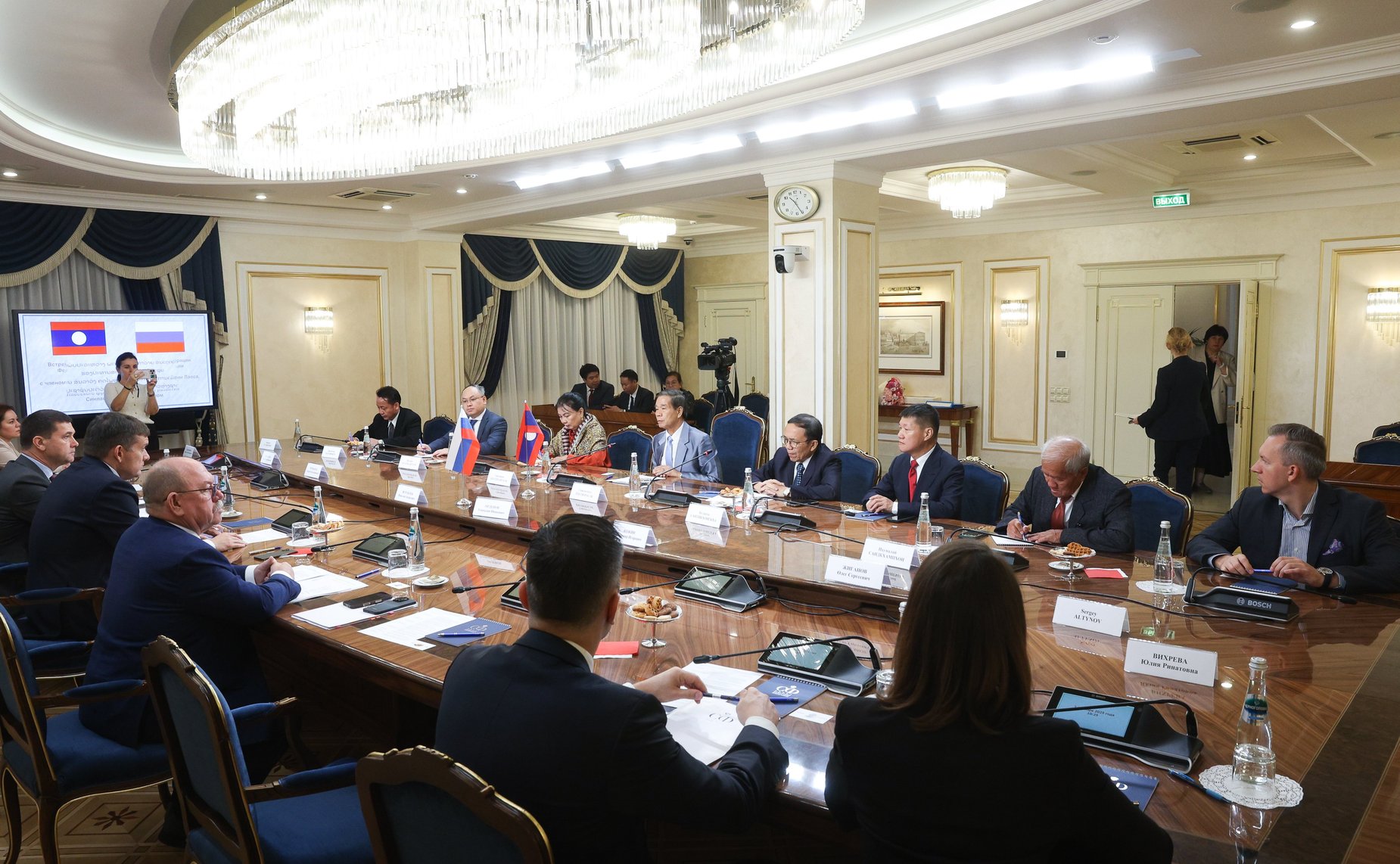 Встреча Николая Журавлева с членом Политбюро Народно-революционной партии Лаоса, Председателем Центрального комитета Лаосского фронта национального развития