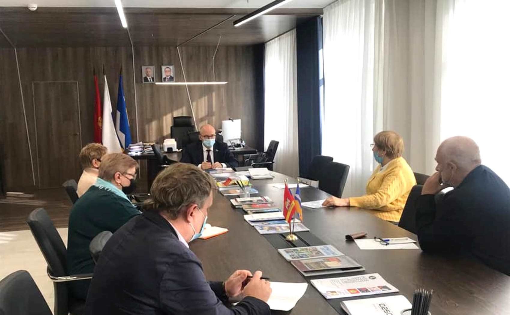 Олег Цепкин провел ряд встреч с районными депутатами, представителями общественной палаты и руководством администрации