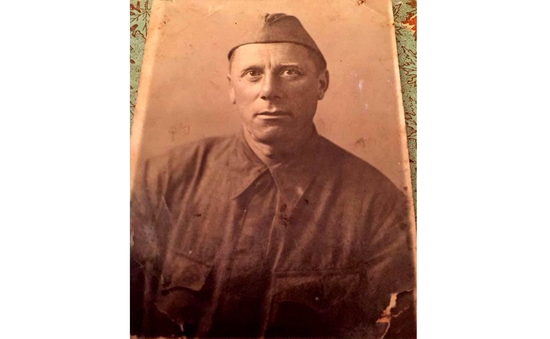 Иван Гаврилович Карташов. 1903 гр. Призван с самого начала войны в 1941 г. Красноармеец, рядовой. Погиб подо Ржевом в августе 1941 г. при защите родной земли. Дед сотрудника Аппарата СФ Н. Реутова