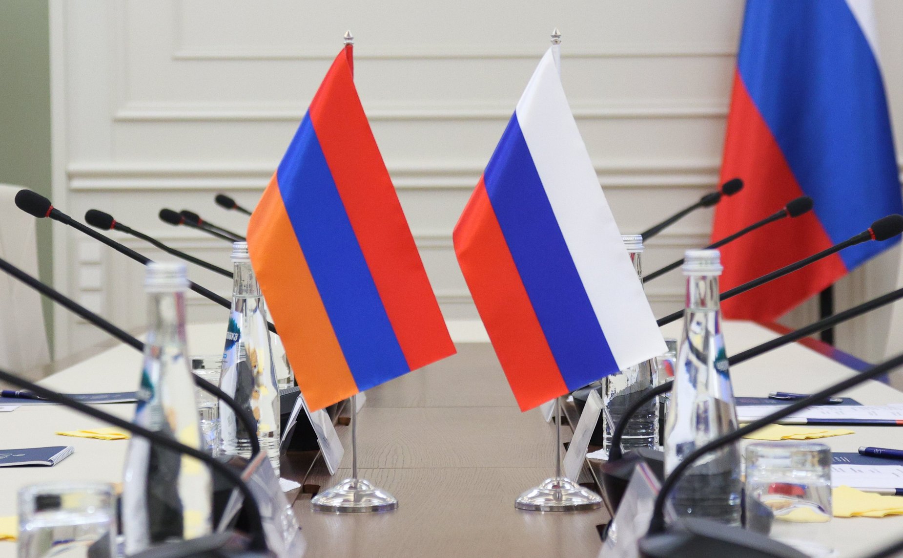 Встреча председателя Комитета Совета Федерации по обороне и безопасности Владимира Булавина с Чрезвычайным и Полномочным Послом Республики Армения в Российской Федерации Г. Арсеняном