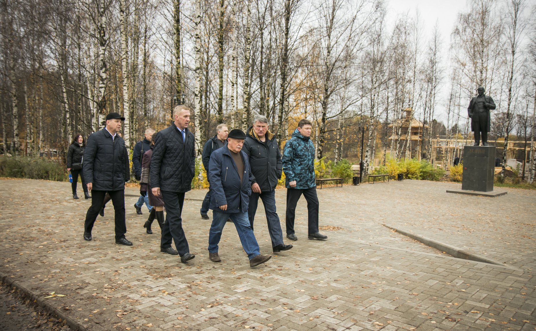 Ю. Воробьев проинспектировал ход работ по строительству набережной Вытегры