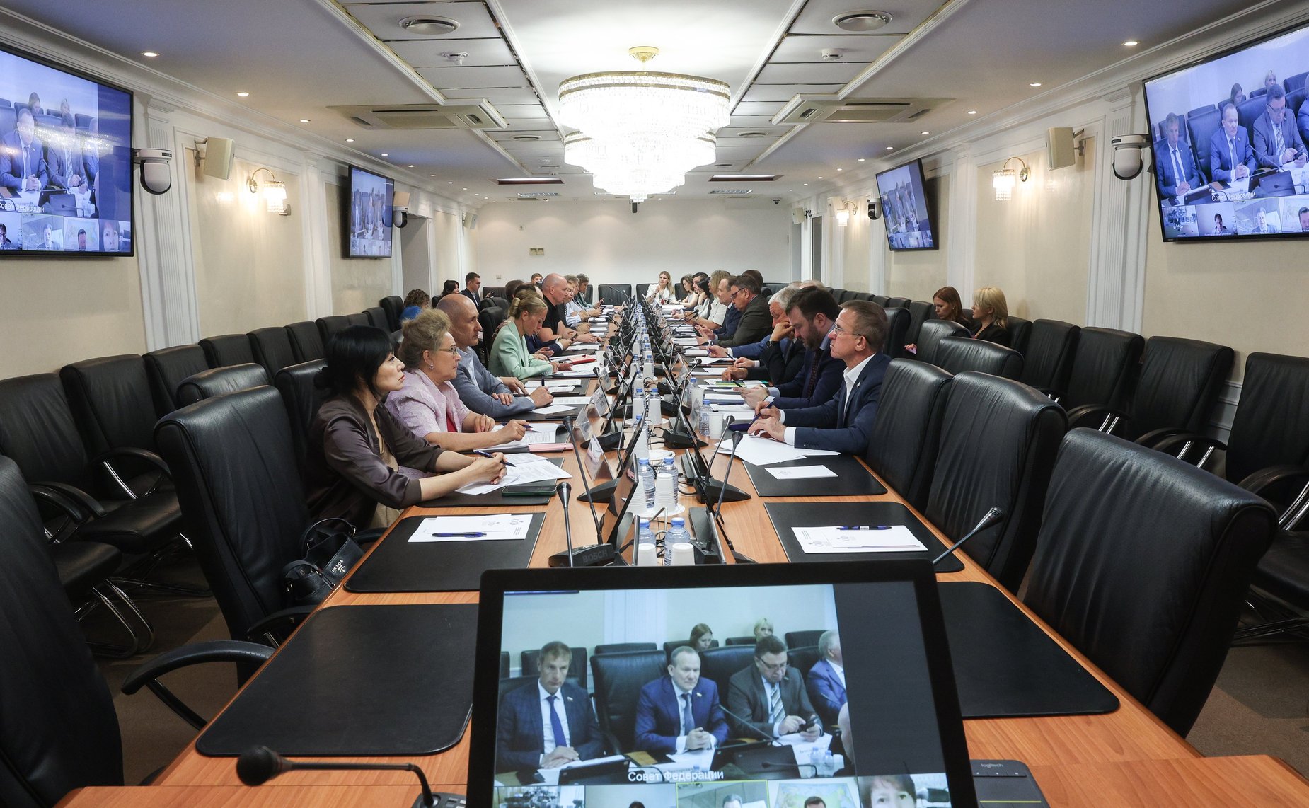 Круглый стол на тему «Актуальные вопросы законодательного регулирования и механизмов саморегулирования в сфере реализации товаров и услуг с использованием информационно-телекоммуникационной сети «Интернет»»