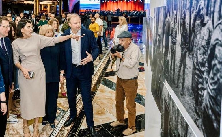 Виктор Шептий принял участие в торжественном открытии фотовыставки о героях специальной военной операции «За ленточкой»