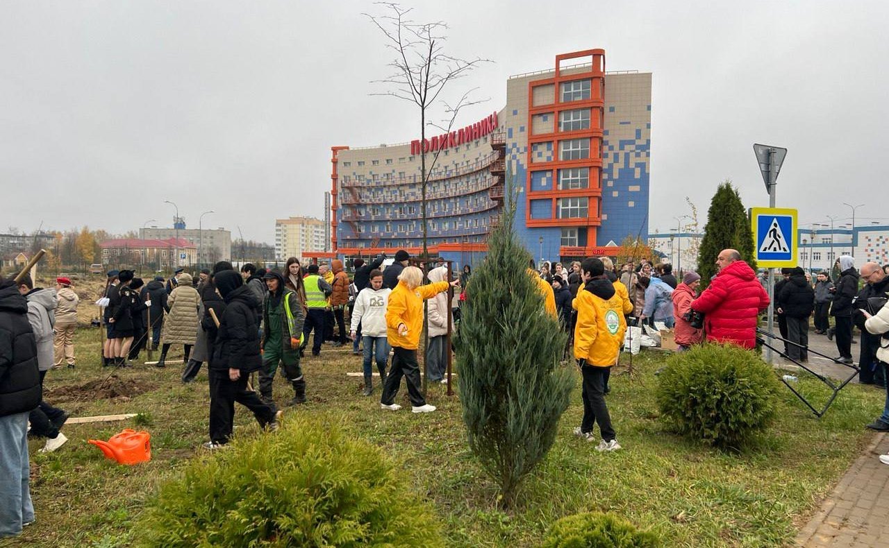 Анатолий Артамонов совершил рабочую поездку в Боровский муниципальный округ, где принял участие в ряде мероприятий