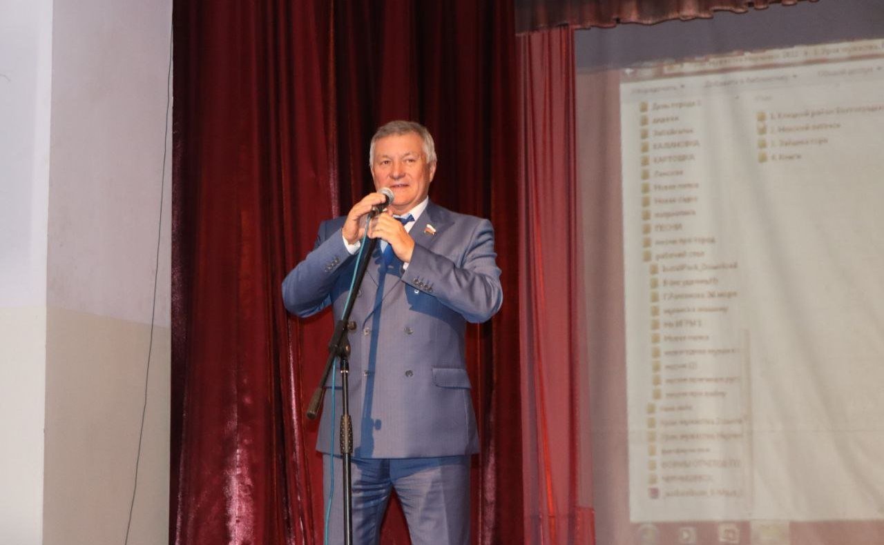 Сергей Михайлов в ходе работы в регионе принял участие в общественных обсуждениях по планируемому строительству Аллеи славы в городе Нерчинске, посвященной воинам-забайкальцам