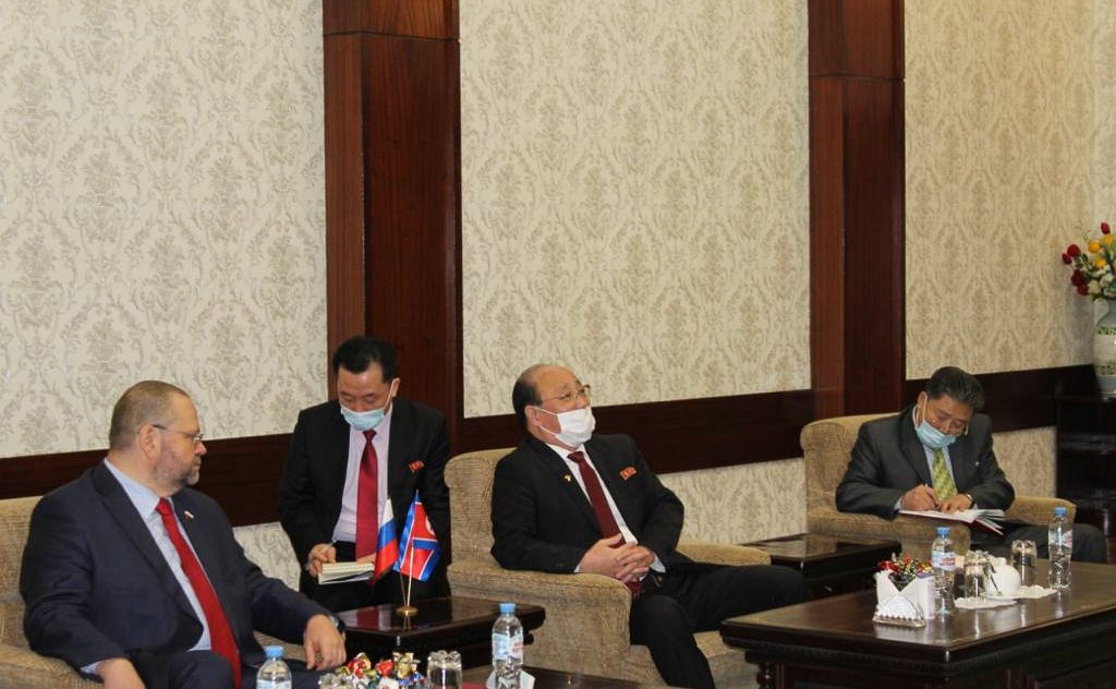 Встреча Олег Мельниченко с Чрезвычайным и Полномочным Послом Корейской Народно-Демократической Республики в Российской Федерации Син Хон Чхолем