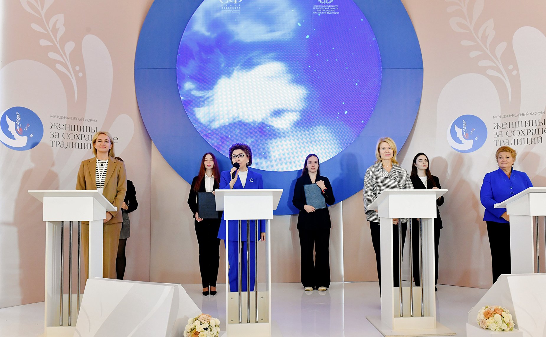 На форуме «Женщины за сохранение традиций» дан старт новому всероссийскому ежегодному конкурсу творческих работ