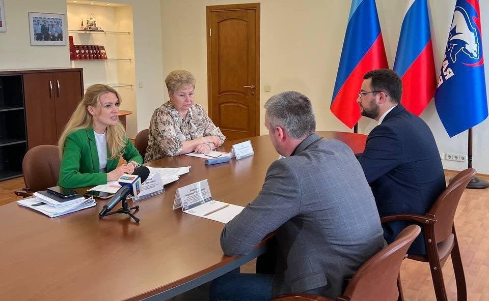 Дарья Лантратова и Ольга Бас провели встречу с молодыми законодателями Луганской Народной Республики