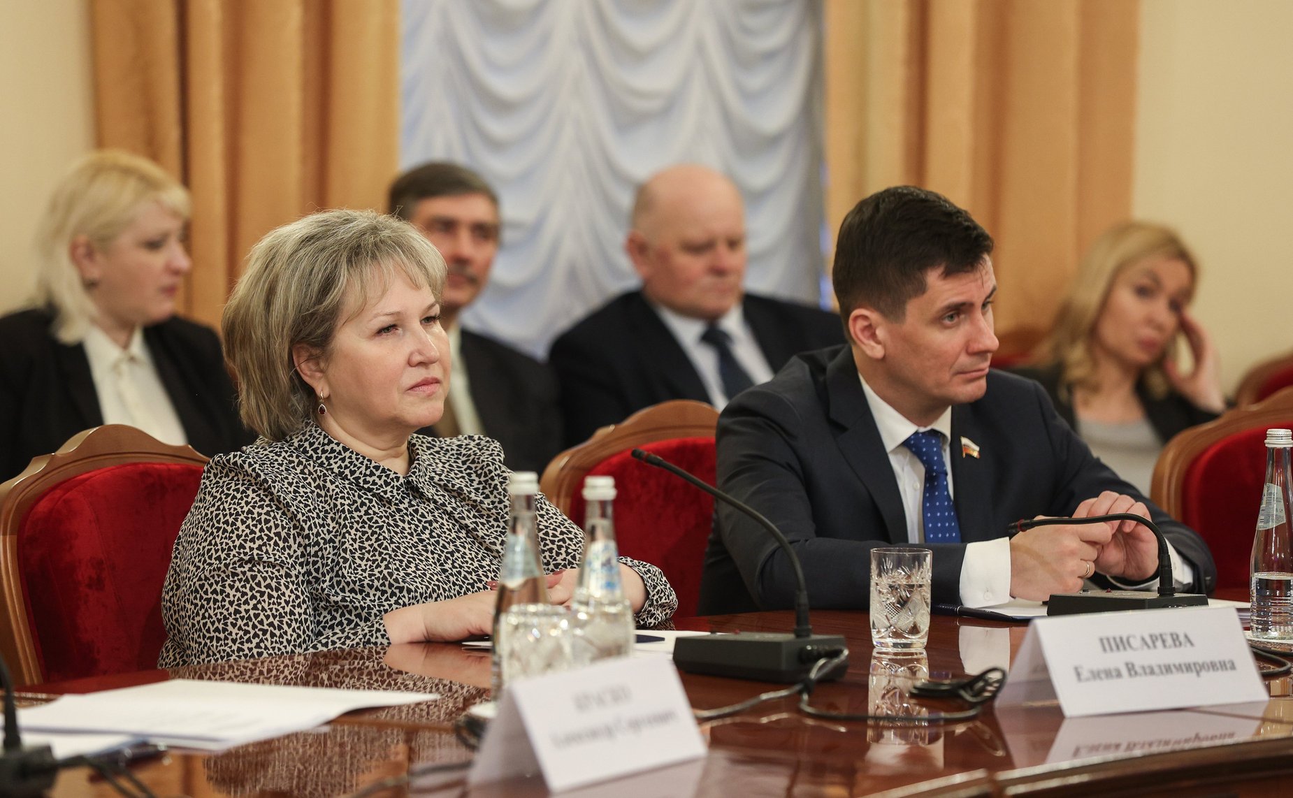 Заседание парламентской комиссии по расследованию обстоятельств, связанных с созданием американскими специалистами биологических лабораторий на территории Украины