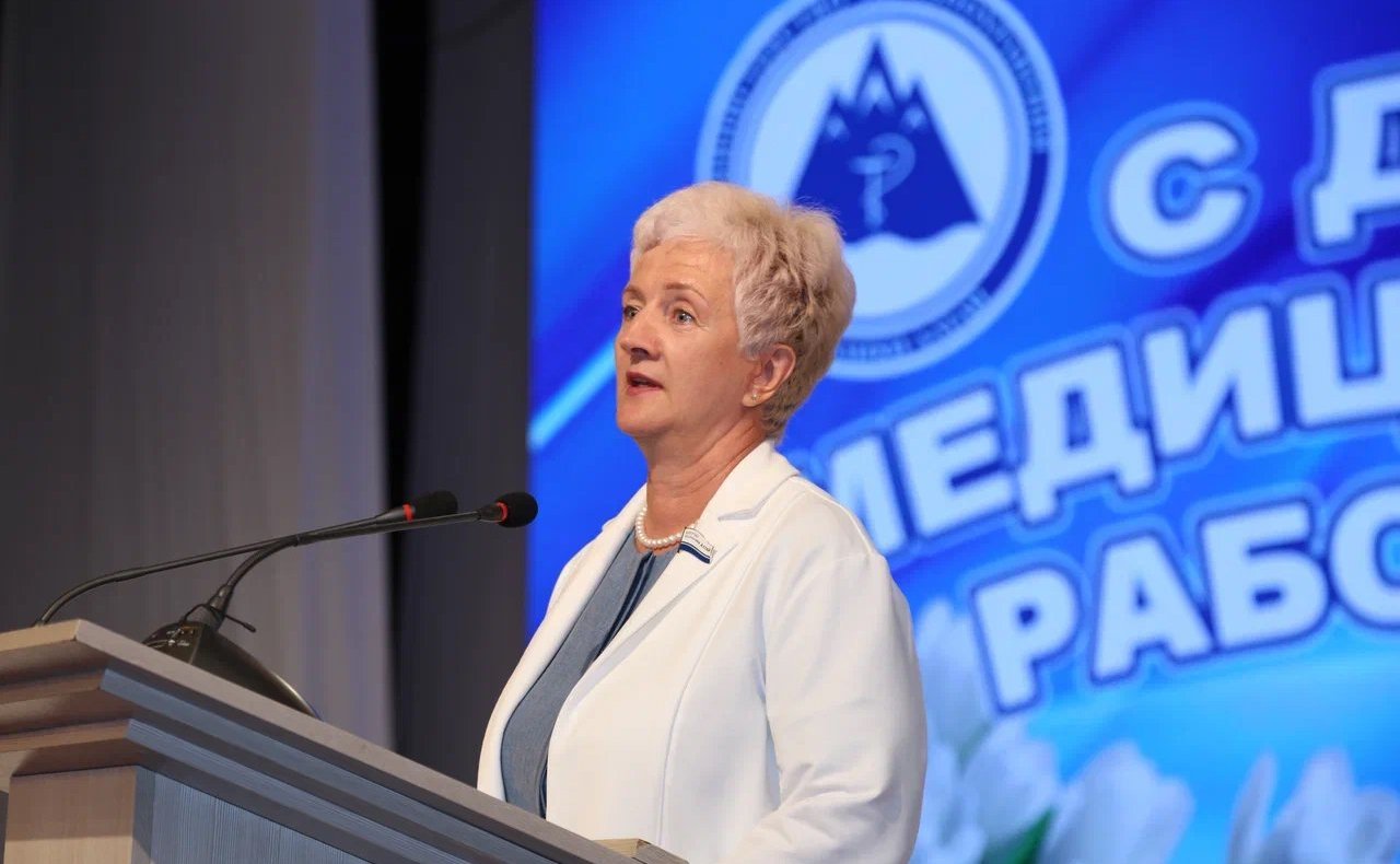 Татьяна Гигель в ходе рабочей командировки по региону приняла участие и выступила на торжественном собрании, посвященном празднованию Дня медицинского работника
