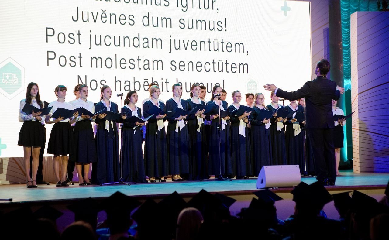 Юрий Архаров принял участие в церемонии вручения дипломов выпускникам Сеченовского Университета