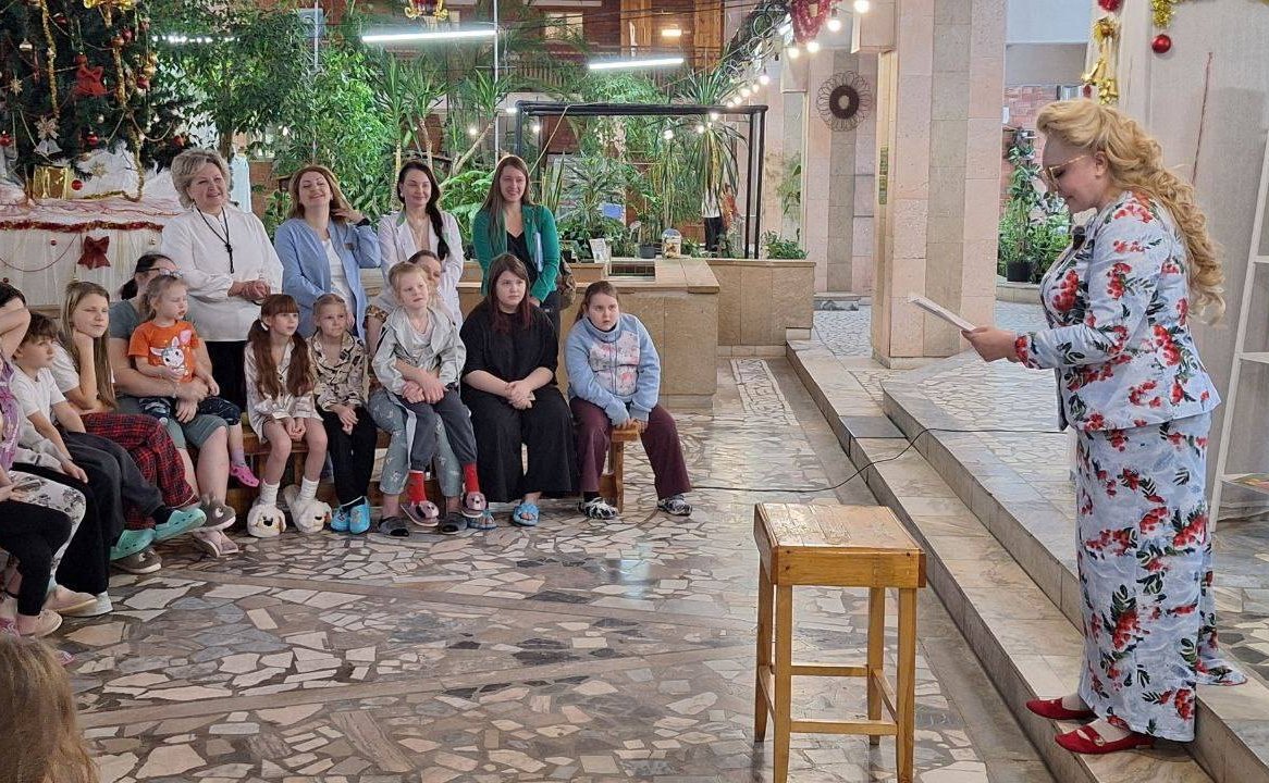 Елена Писарева организовала творческие встречи с автором детских сказок Еленой Веленой