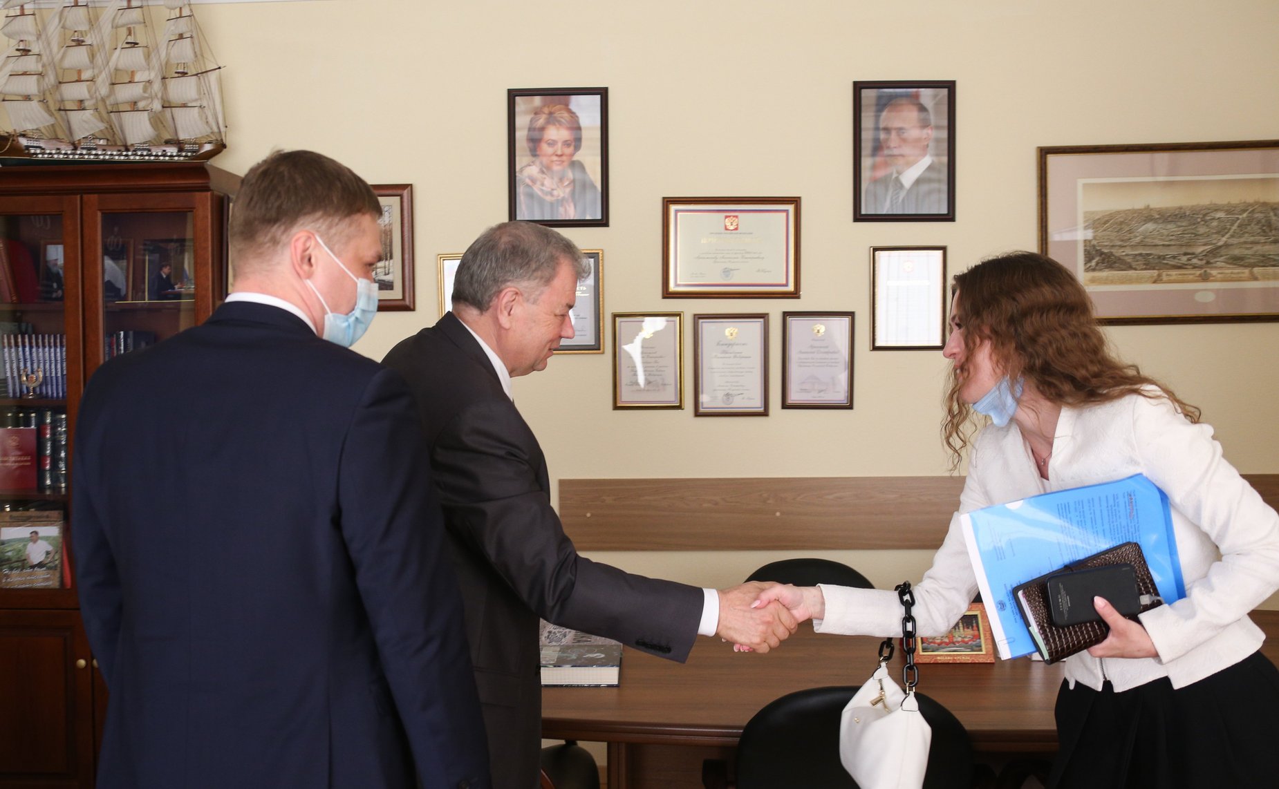 Анатолий Артамонов провел рабочую встречу с Председателем Правительства Республики Хакасия Валентином Коноваловым