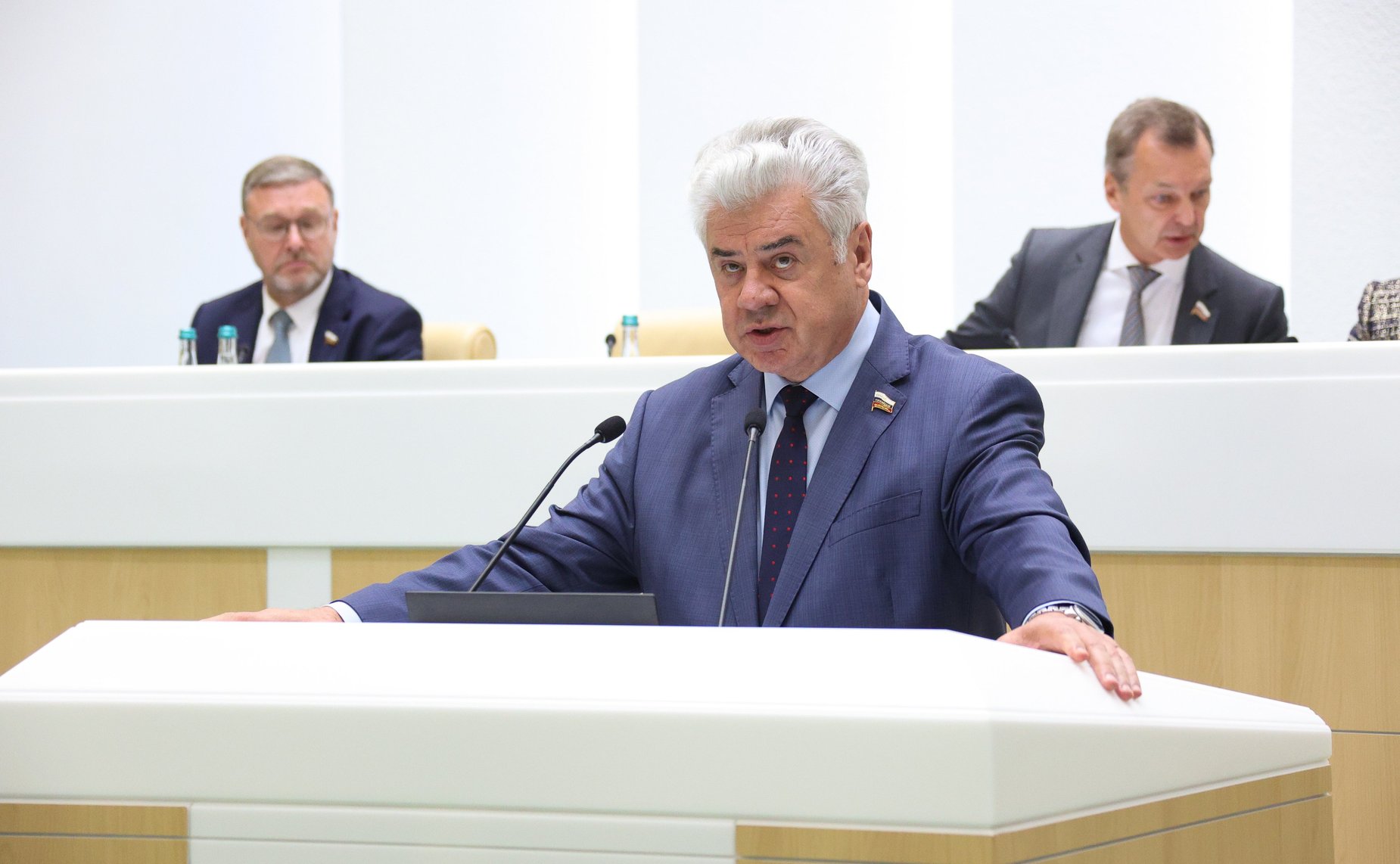 Виктор Бондарев