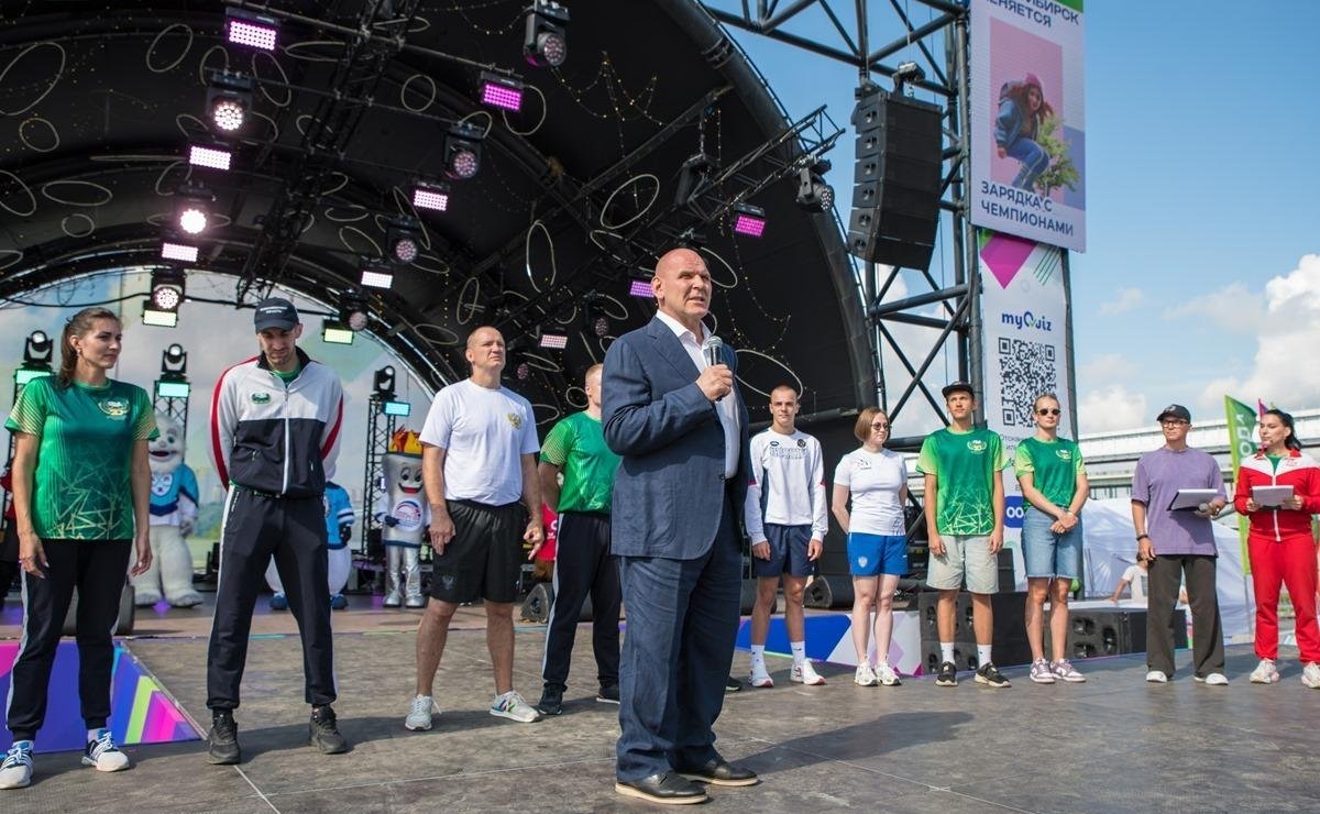 Александр Карелин принял участие в мероприятиях, посвящённых Дню молодёжи и Дню города Новосибирска