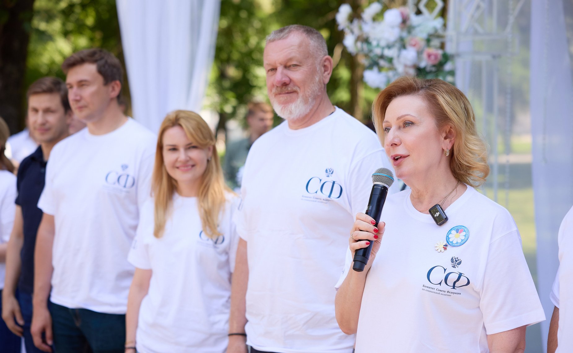 В День семьи, любви и верности во Владимирской области состоялось Всероссийская акция «День рождения семьи», в ходе которой сенаторы поздравили молодожёнов