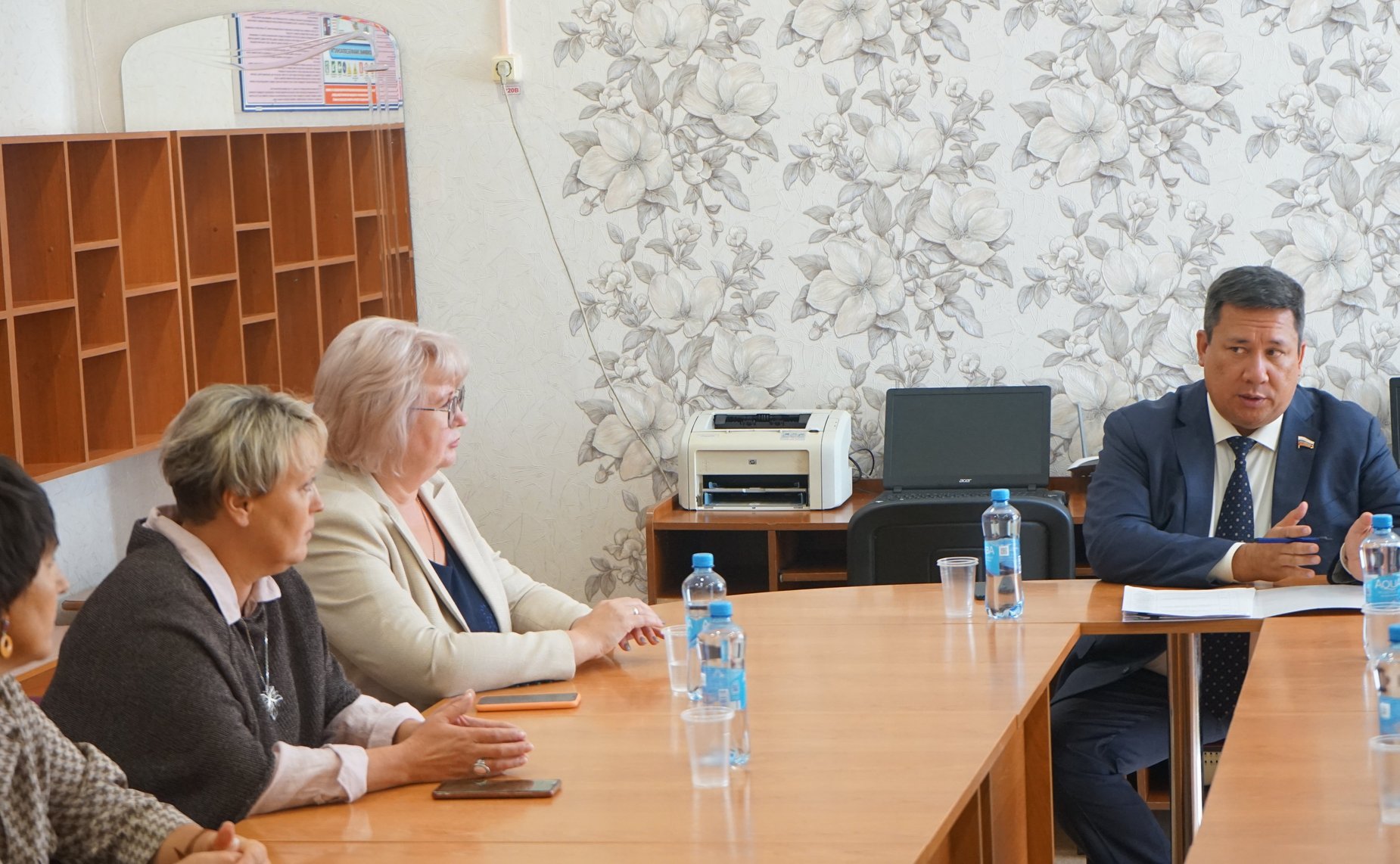 Владимир Полетаев ппровел встречу с педагогами школы № 1