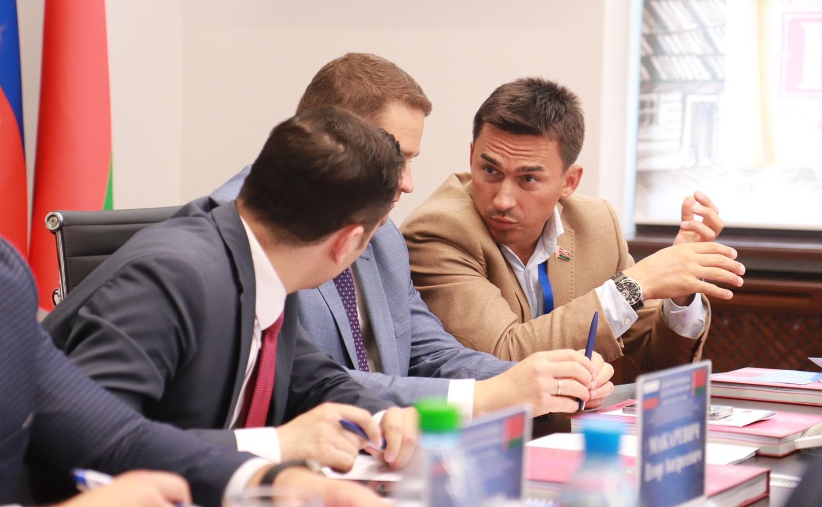 В рамках IX Форума регионов Беларуси и России состоялось cовместное заседание молодых законодателей Союзного государства