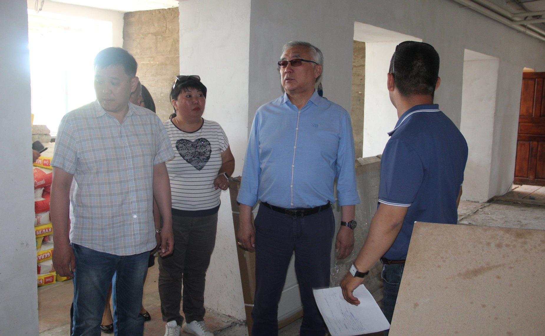 Баир Жамсуев в ходе рабочей поездки в Забайкальский край проинспектировал ход ремонтных работ на объектах образования сел Будулан и Судунтуй Агинского Бурятского округа Забайкальского края