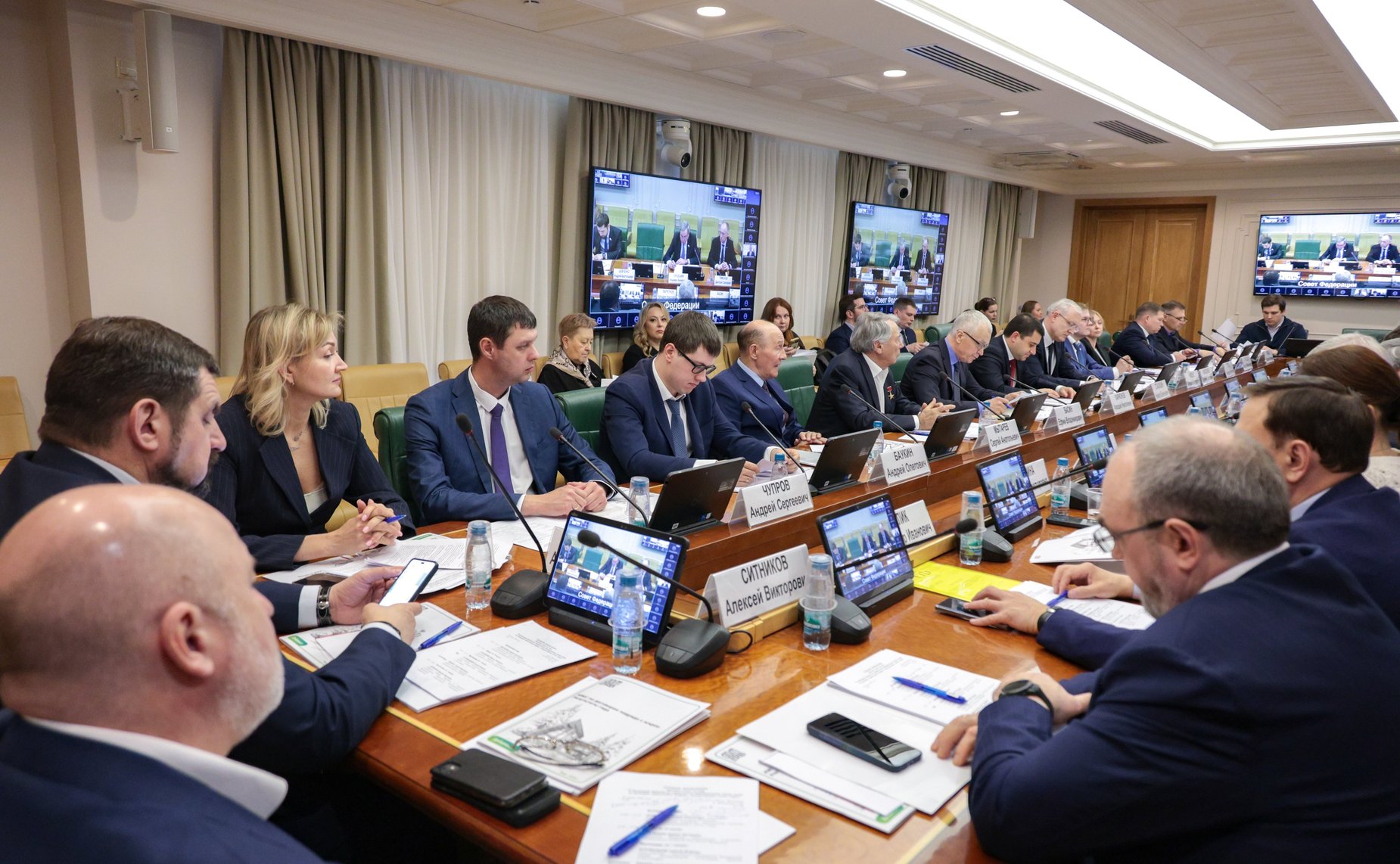 Круглый стол на тему «О реализации проектов по строительству индивидуальных жилых домов по договорам строительного подряда с использованием счетов эскроу»