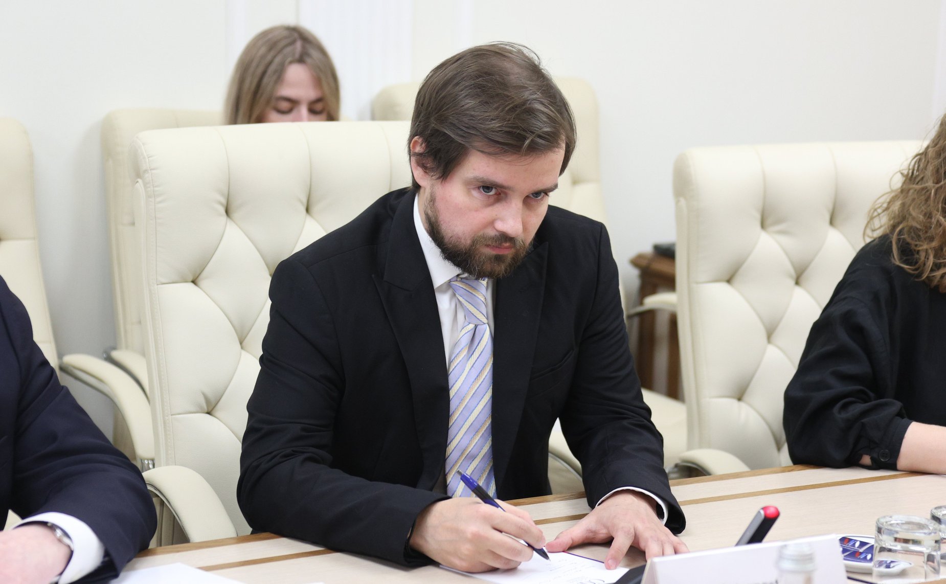 Встреча первого заместителя председателя Комитета СФ по международным делам Андрея Денисова с заместителем Председателя Комитета по обороне Конгресса Республики Филиппины Дрикси Мэй Суарес Кардемой