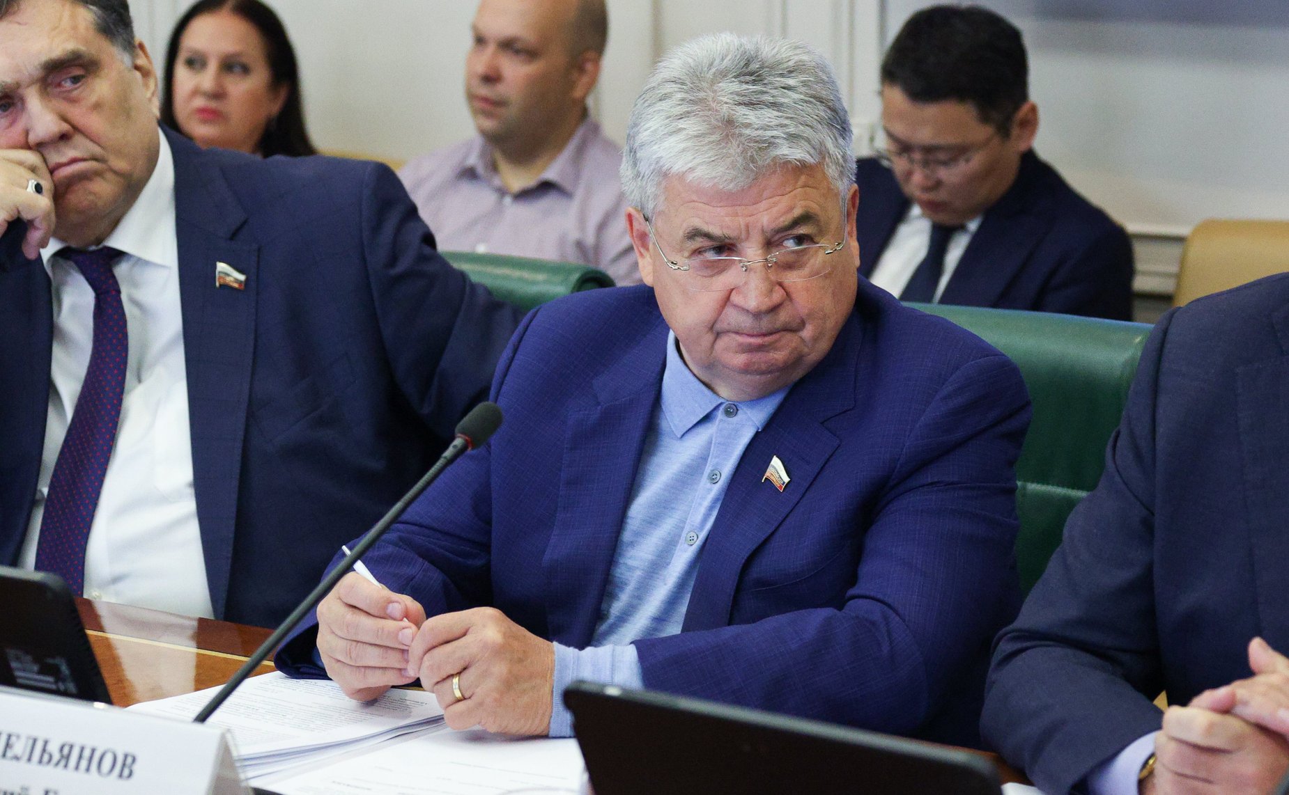 Геннадий Емельянов