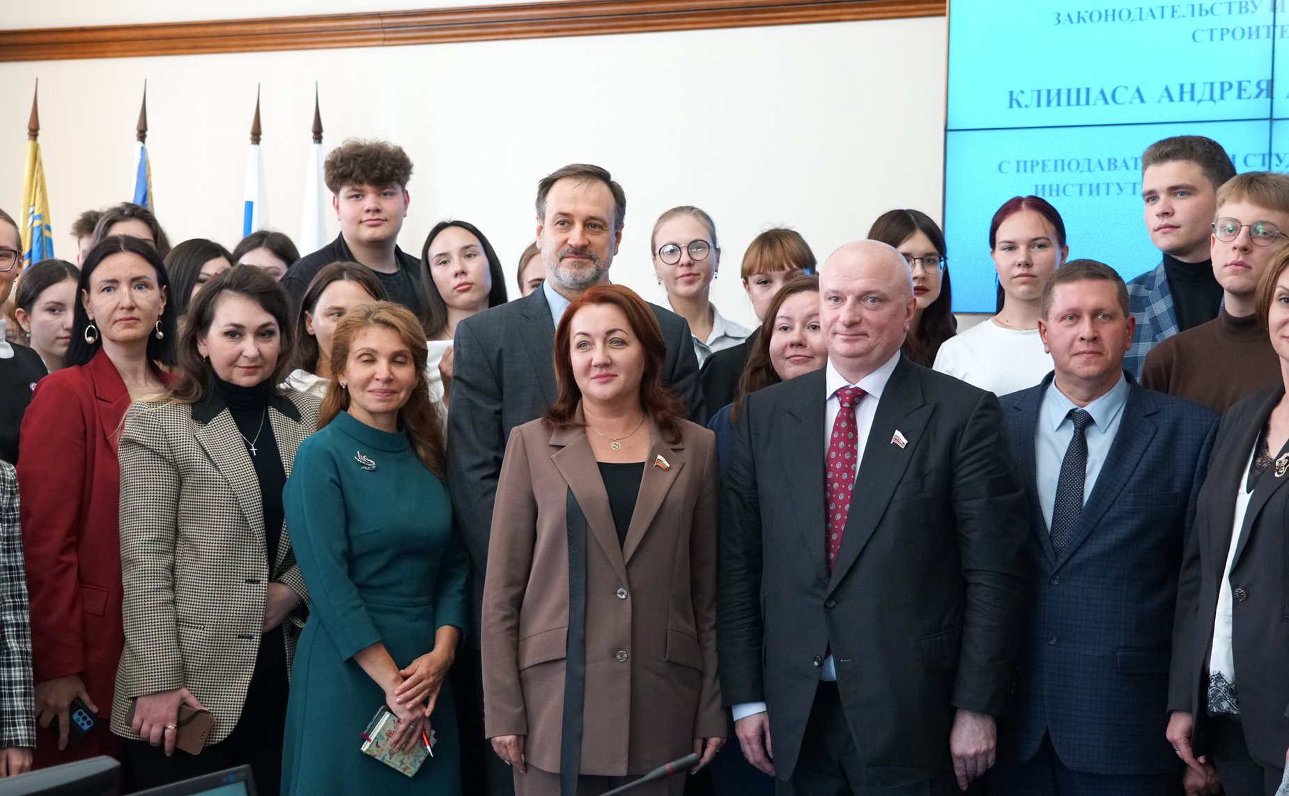 Парламентарии встретились с молодыми юристами – студентами Юридического института Алтайского государственного Университета, с которыми провели открытый диалог