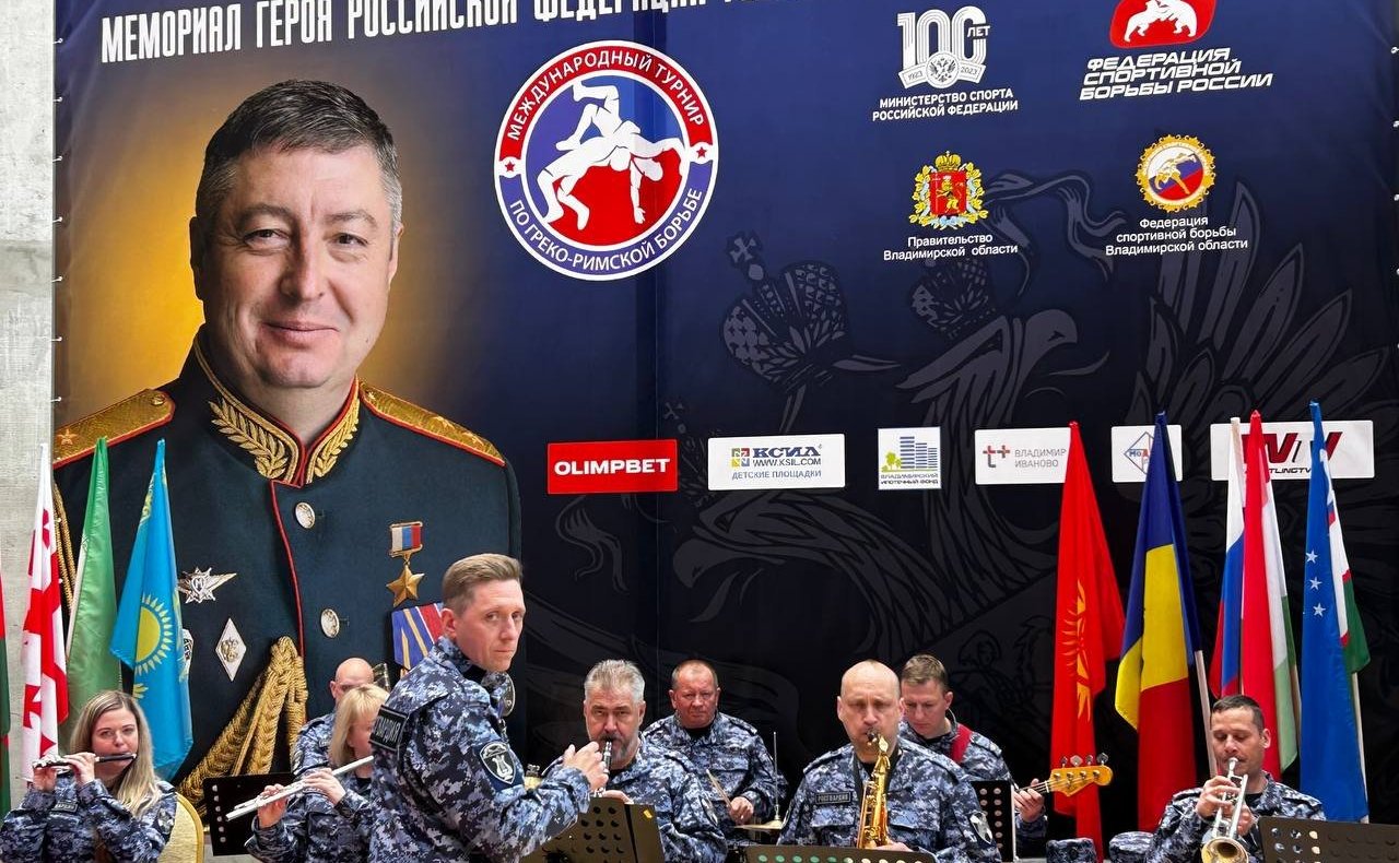 Андрей Шохин принял участие в церемонии открытия соревнований. Памятное событие собрало сослуживцев Героя России, представителей областной власти, силовых ведомств и спортивной общественности, именитых борцов