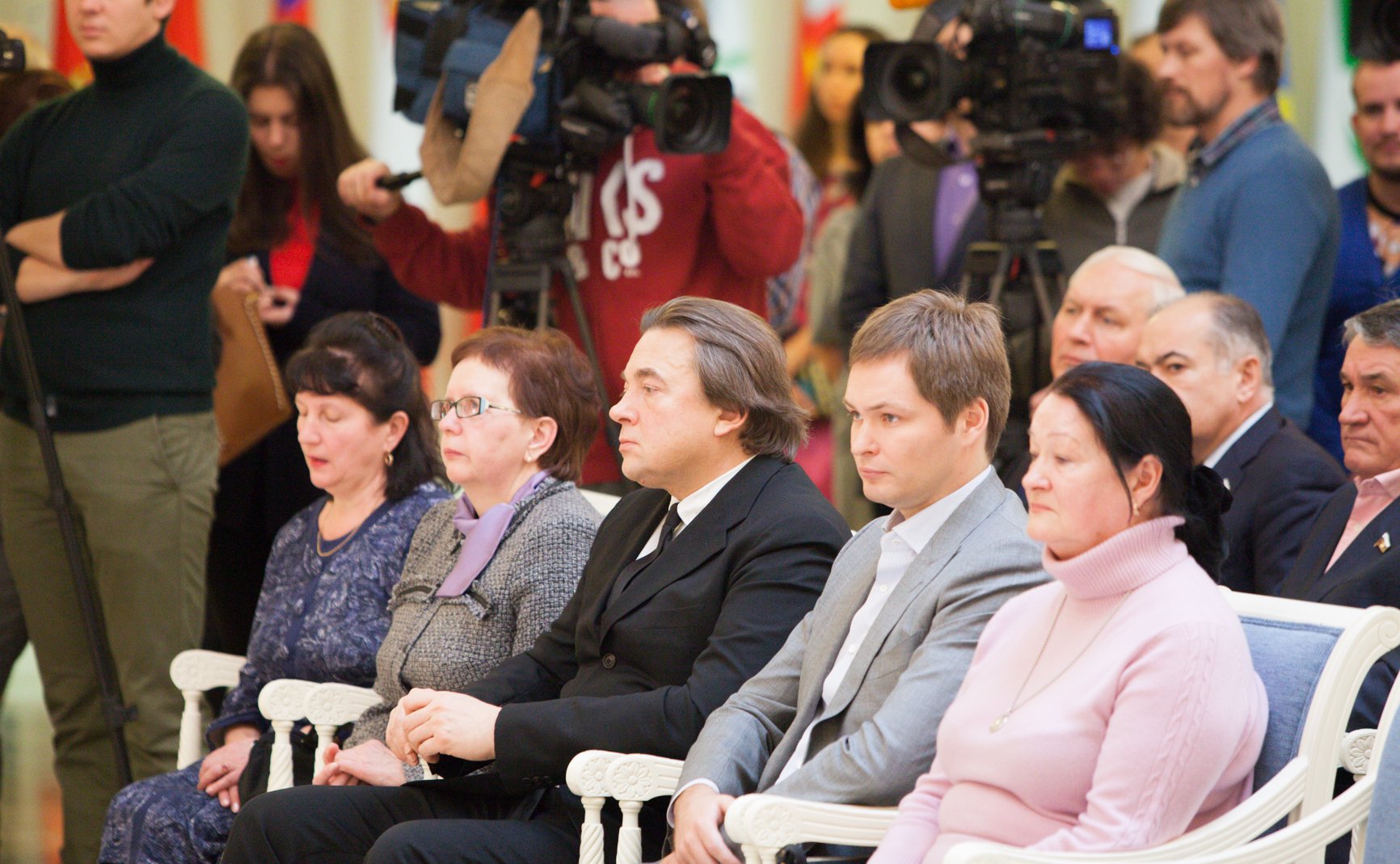 Церемония передачи наград родственникам погибших журналистов