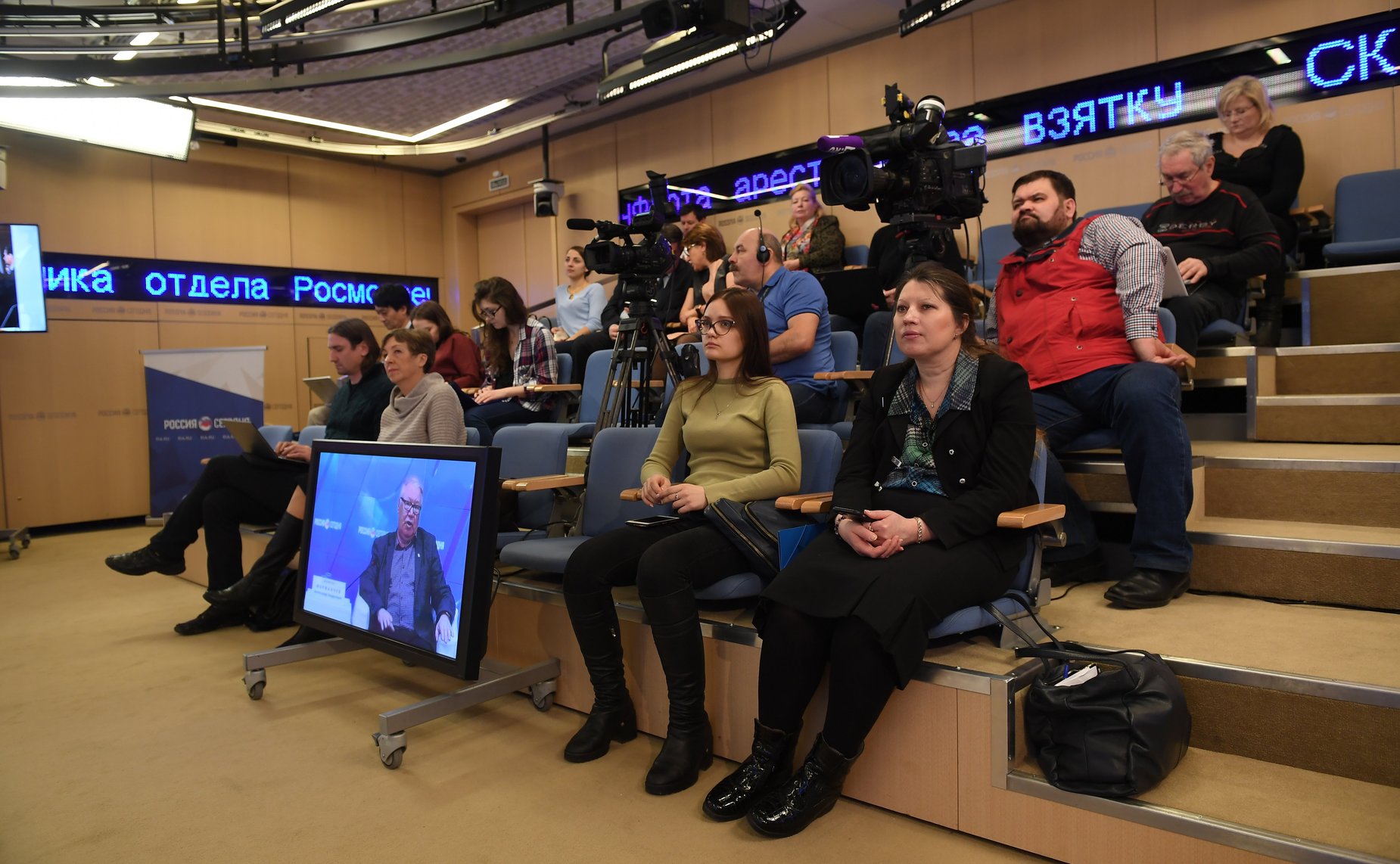 Мультимедийный видеомост на тему „Крым вернулся домой. К 5-й годовщине воссоединения“