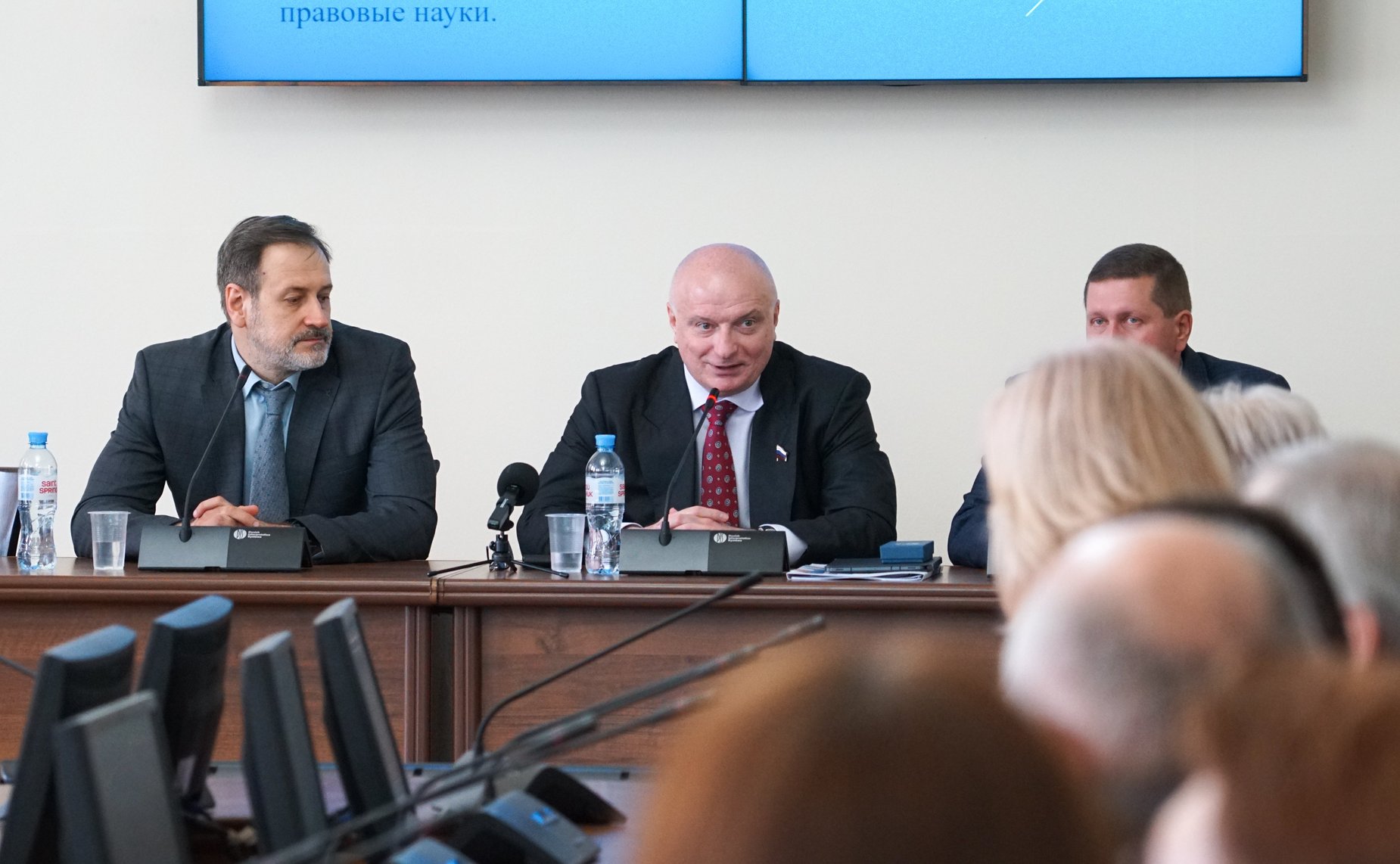 Парламентарии встретились с молодыми юристами – студентами Юридического института Алтайского государственного Университета, с которыми провели открытый диалог