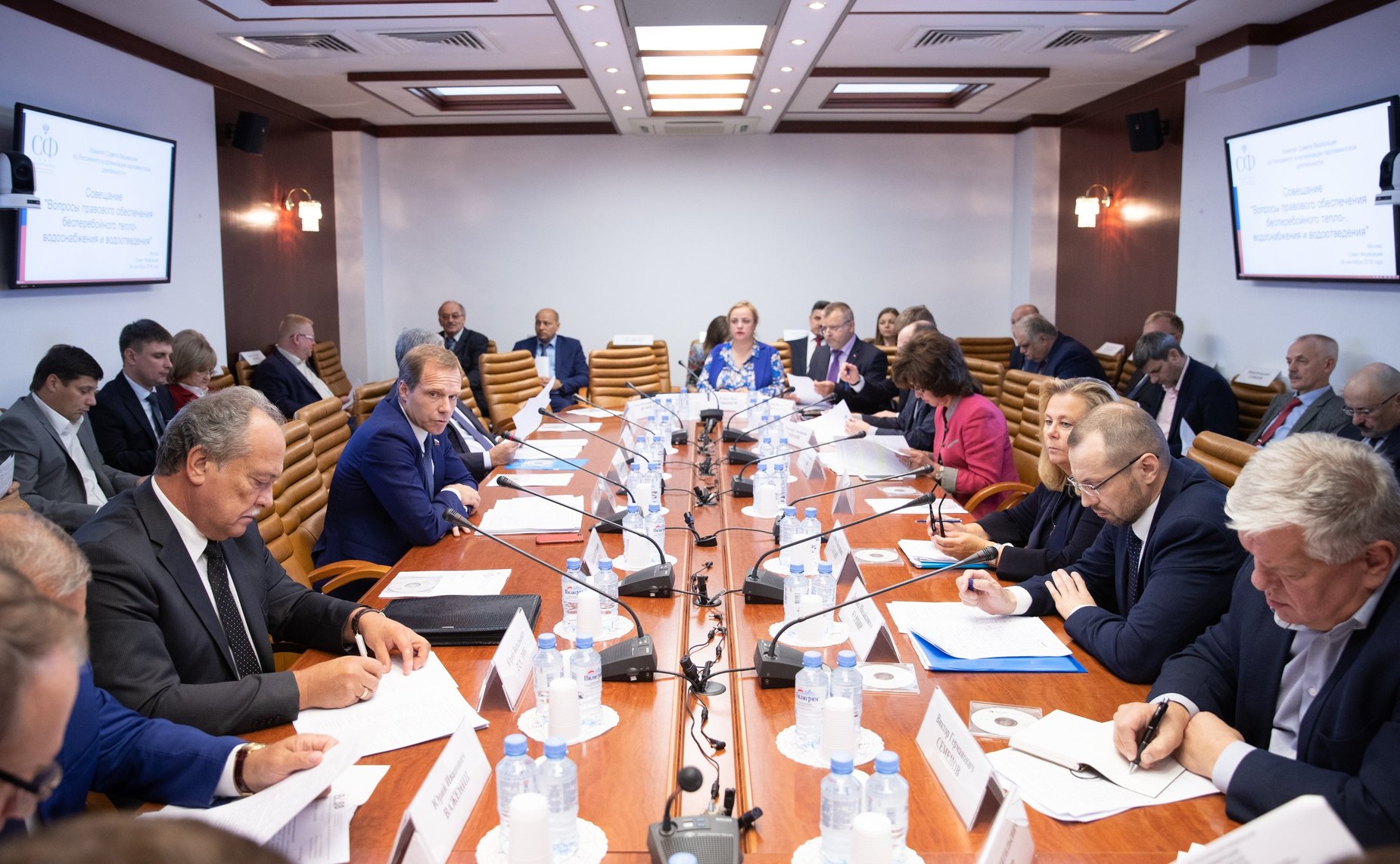 Совещание на тему «Вопросы правового обеспечения бесперебойного тепло-, водоснабжения и водоотведения»