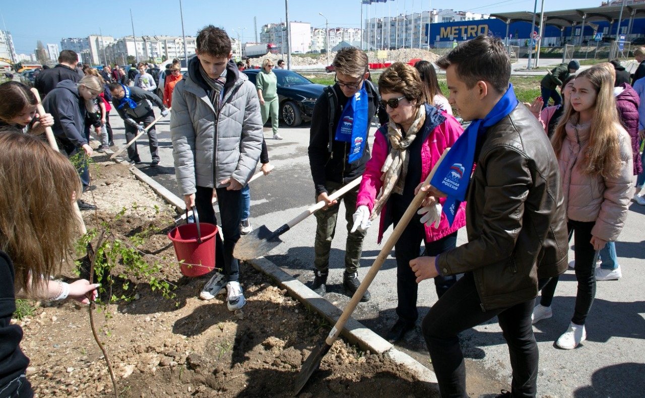 Екатерина Алтабаева в Севастополе приняла участие во всероссийском субботнике