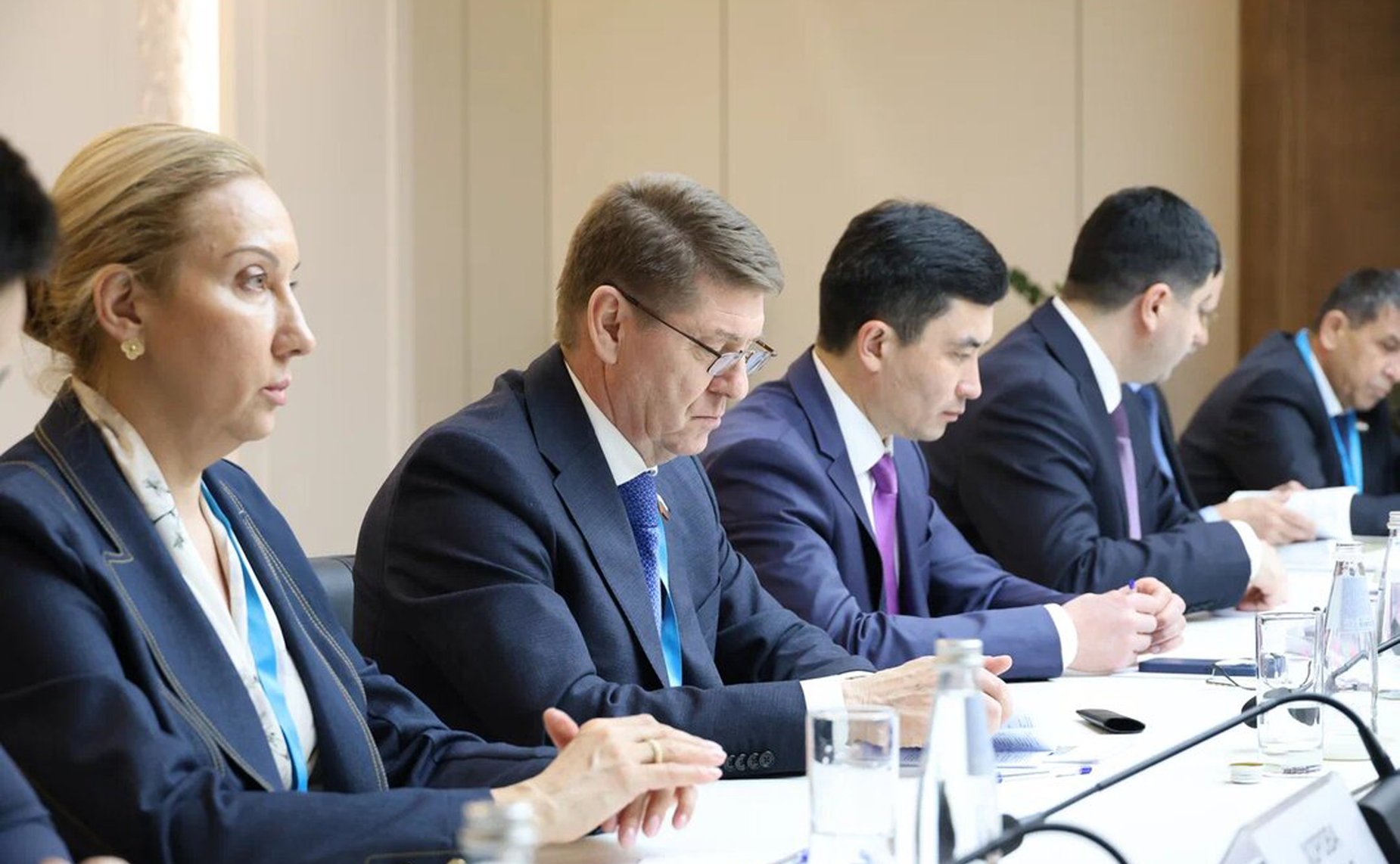 Делегация сенаторов приняла участие в наблюдении за проведением референдума по принятию новой Конституции Казахстана