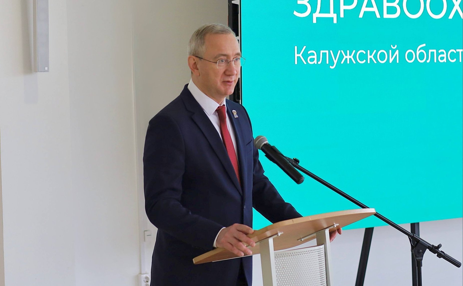 Александр Савин оценил развитие калужского здравоохранения, отметив кадровое усиление и строительство новых объектов