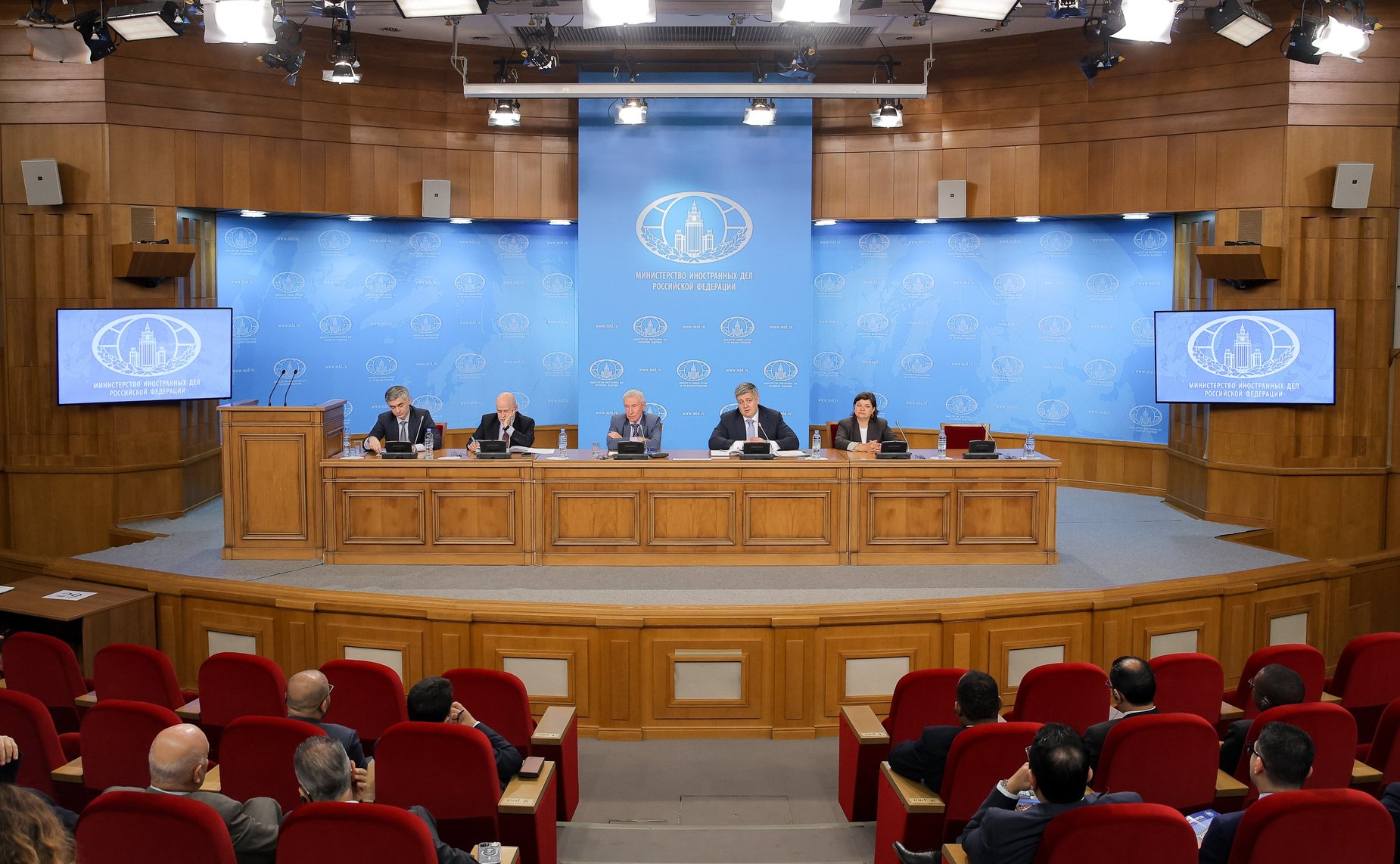 Андрей Климов принял участие во встрече-брифинге с руководителями аккредитованных в Москве дипломатических представительств стран Лиги арабских государств