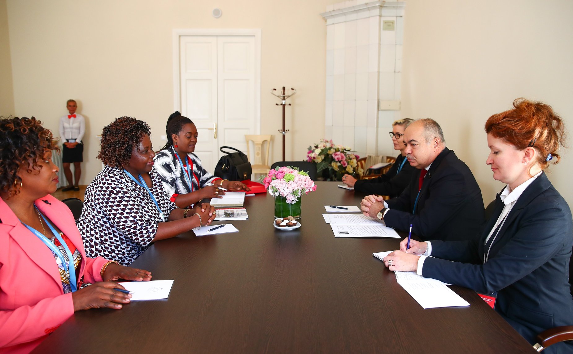 Встреча заместителя Председателя СФ И.Умаханова с первым заместителем Председателя Сената Республики Бурунди Спес-Карита Нджебарикануйе