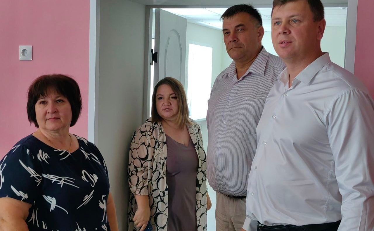 Артем Малащенков посетил детскую школу искусств в Смоленской области
